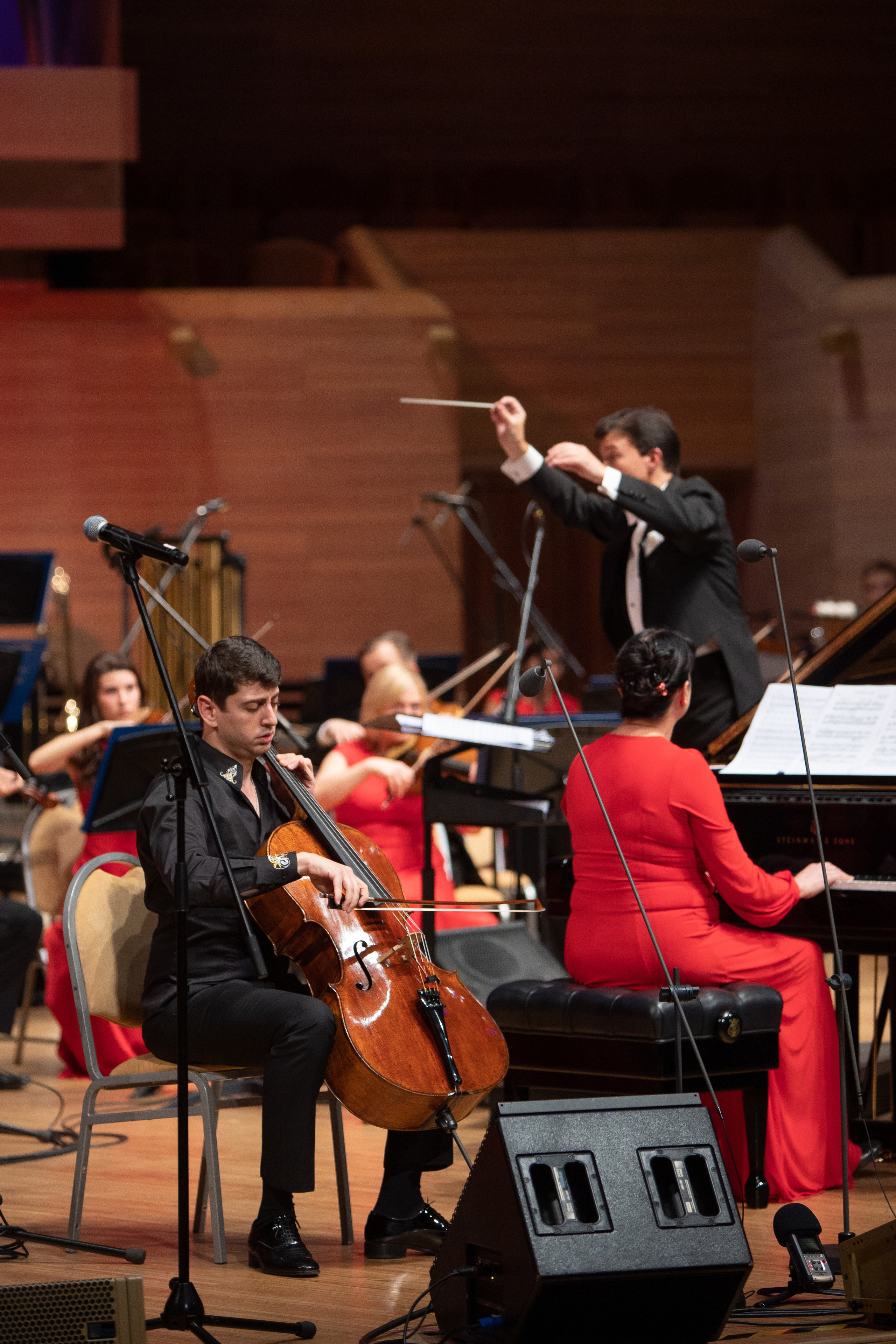 Московский международный Дом музыки. Студийный и свадебный фотограф в Москве Айк Саркисян