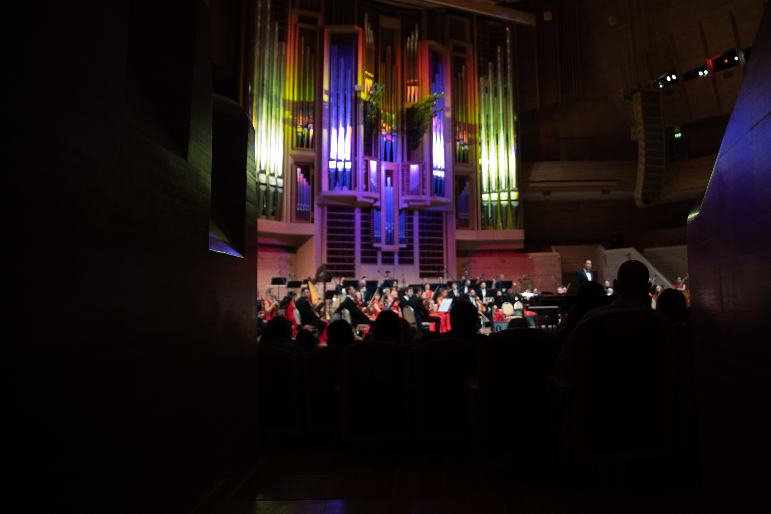 Московский международный Дом музыки. Студийный и свадебный фотограф в Москве Айк Саркисян