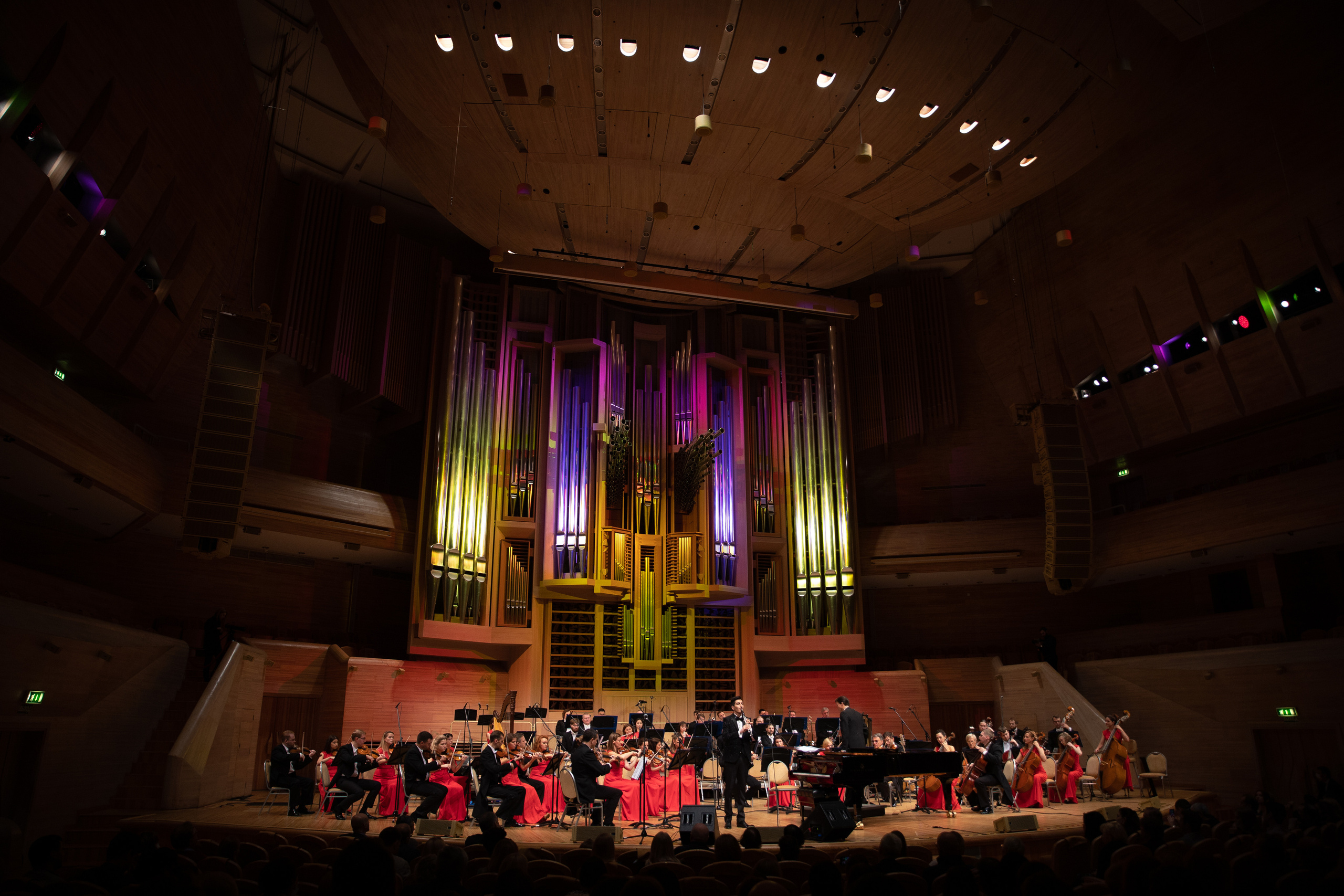 Московский международный Дом музыки. Студийный и свадебный фотограф в Москве Айк Саркисян