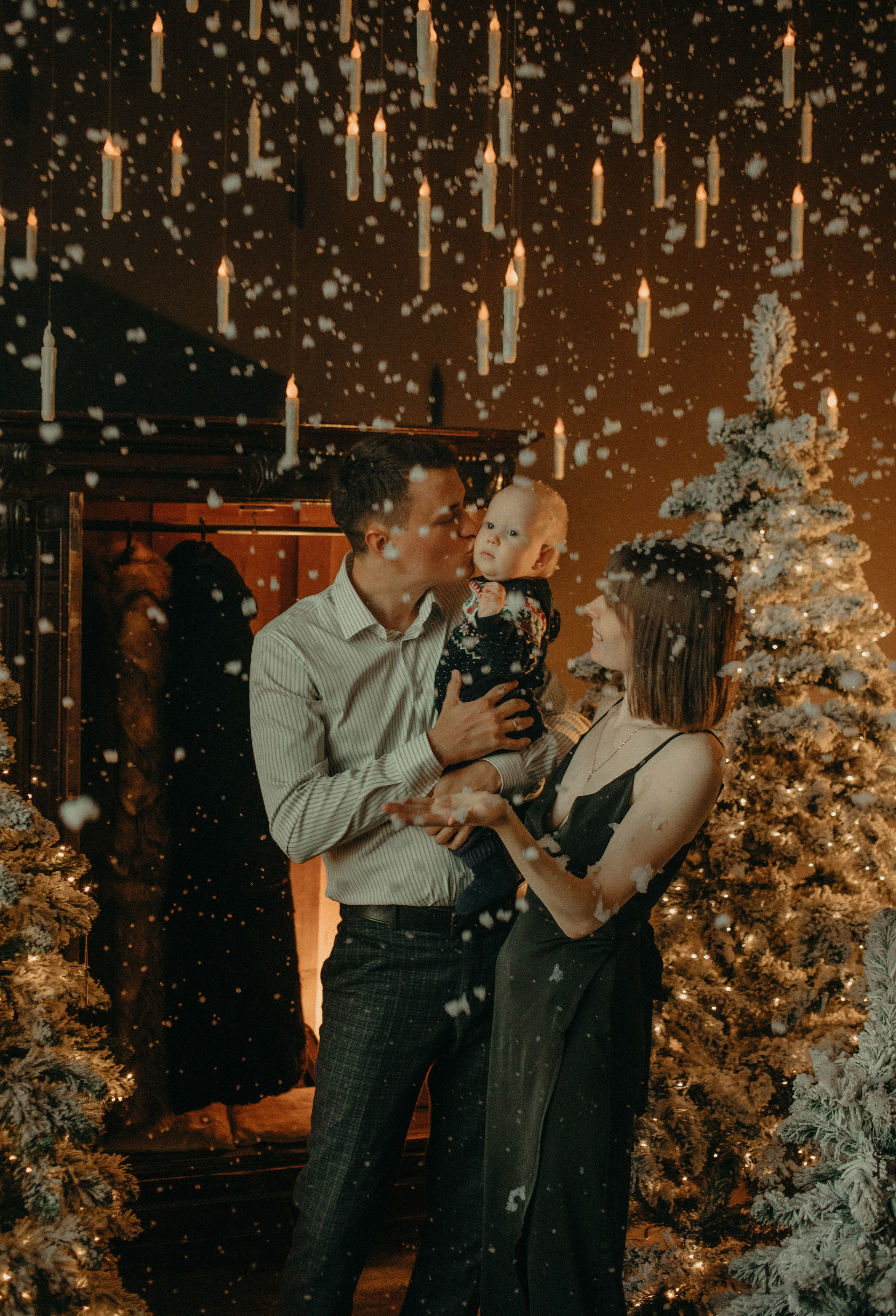 Семейные новогодние в темной студии 2024\2025. Фотограф в Краснодаре Евгения Михаевич