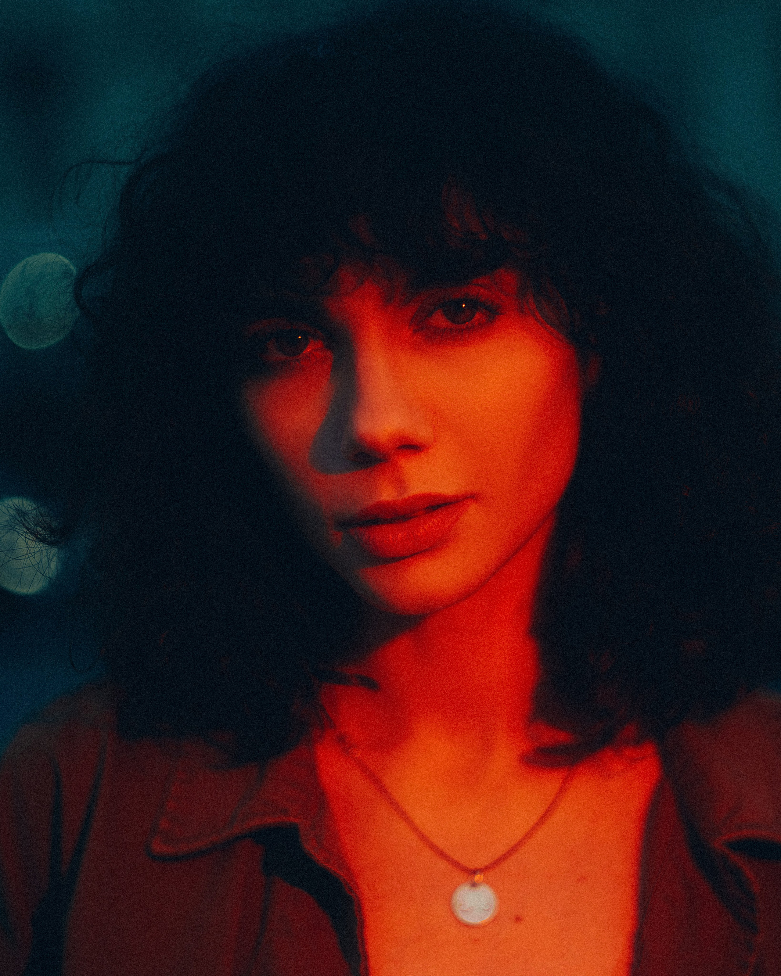 Фотосессия с цветным светом на улице