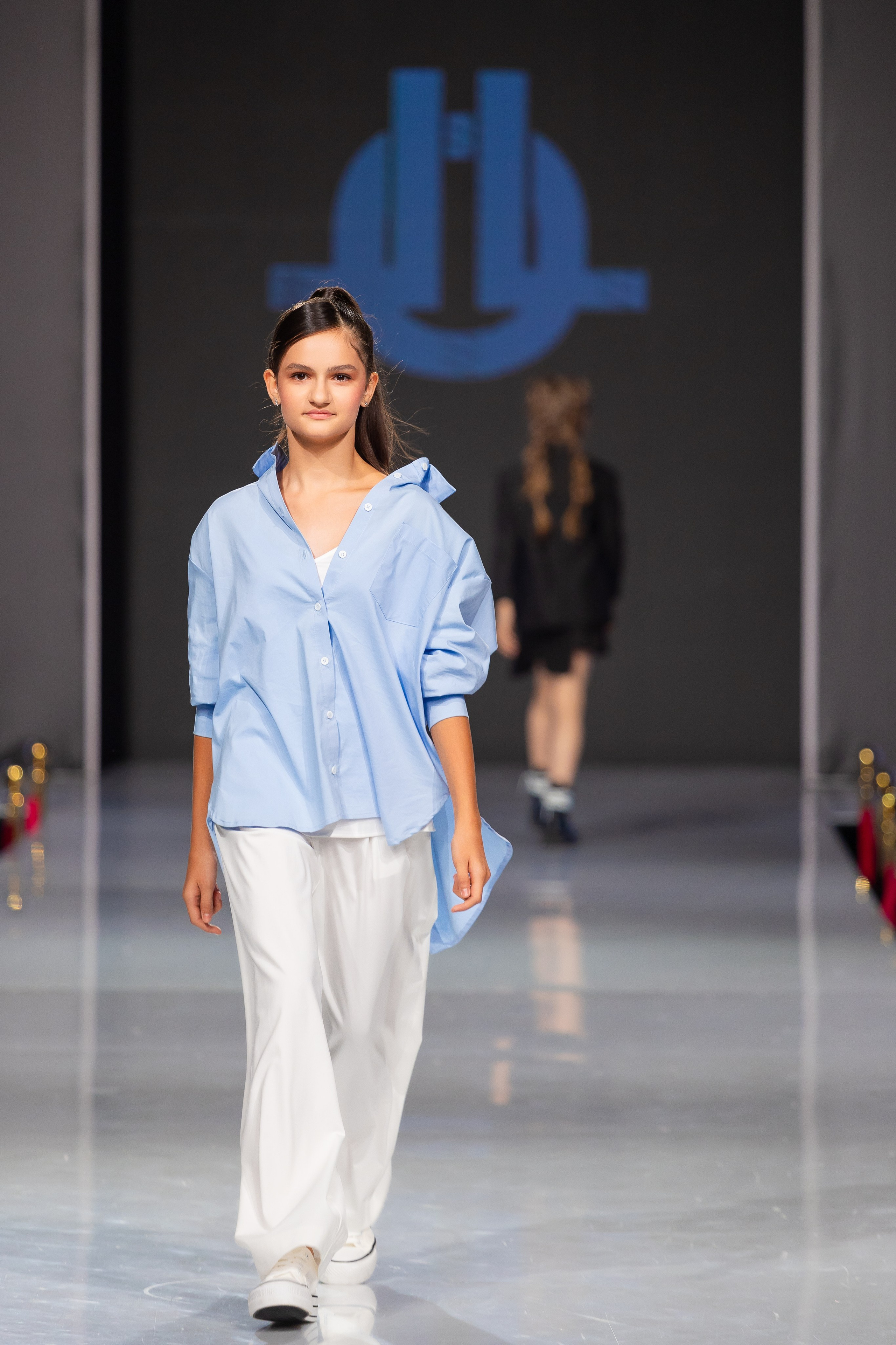 Estet Fashion Week. Photomantis