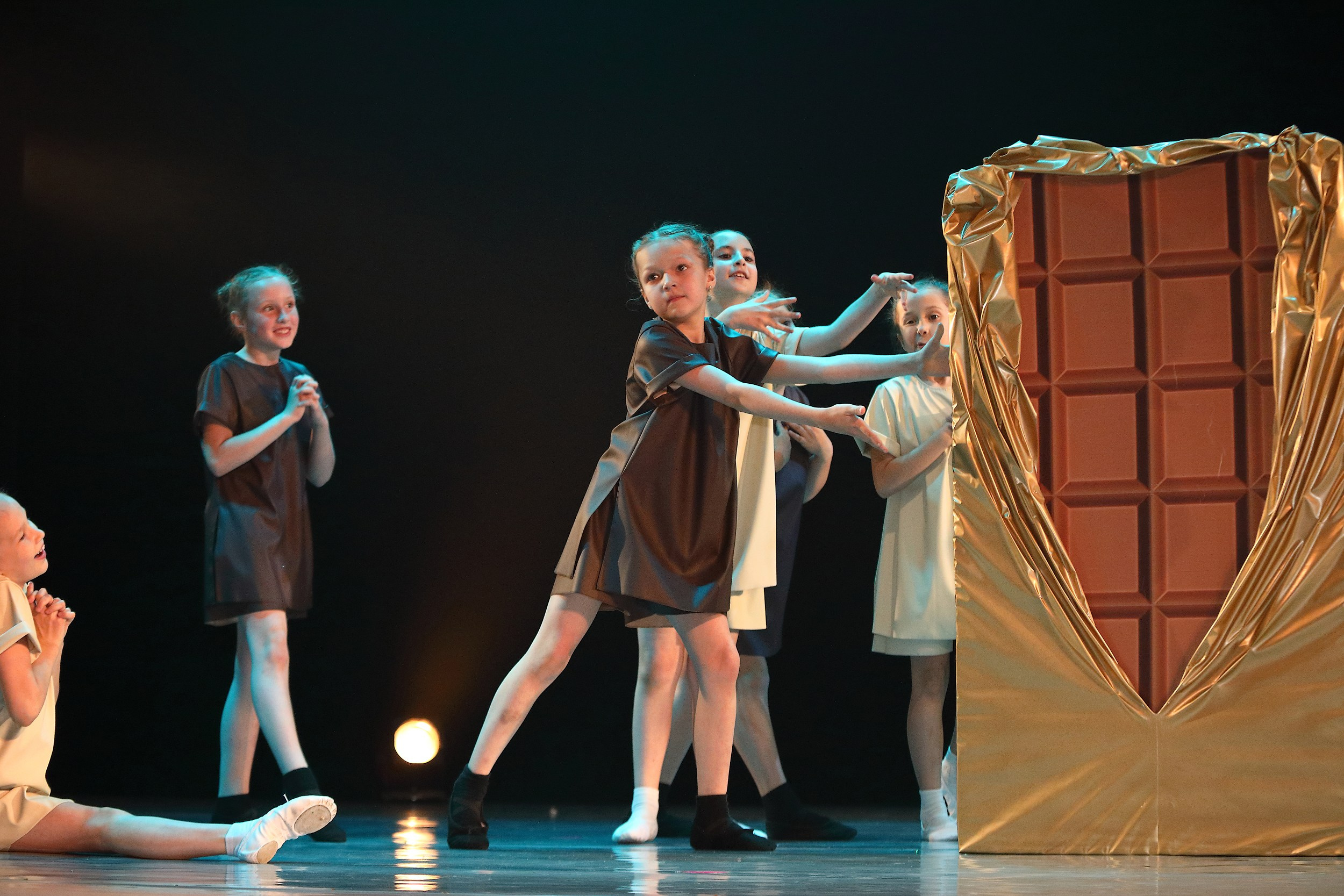 Репортажная фотосессия сцены. Свадебный и семейный фотограф и видеограф в Екатеринбурге Полянские Тимур и Анастасия