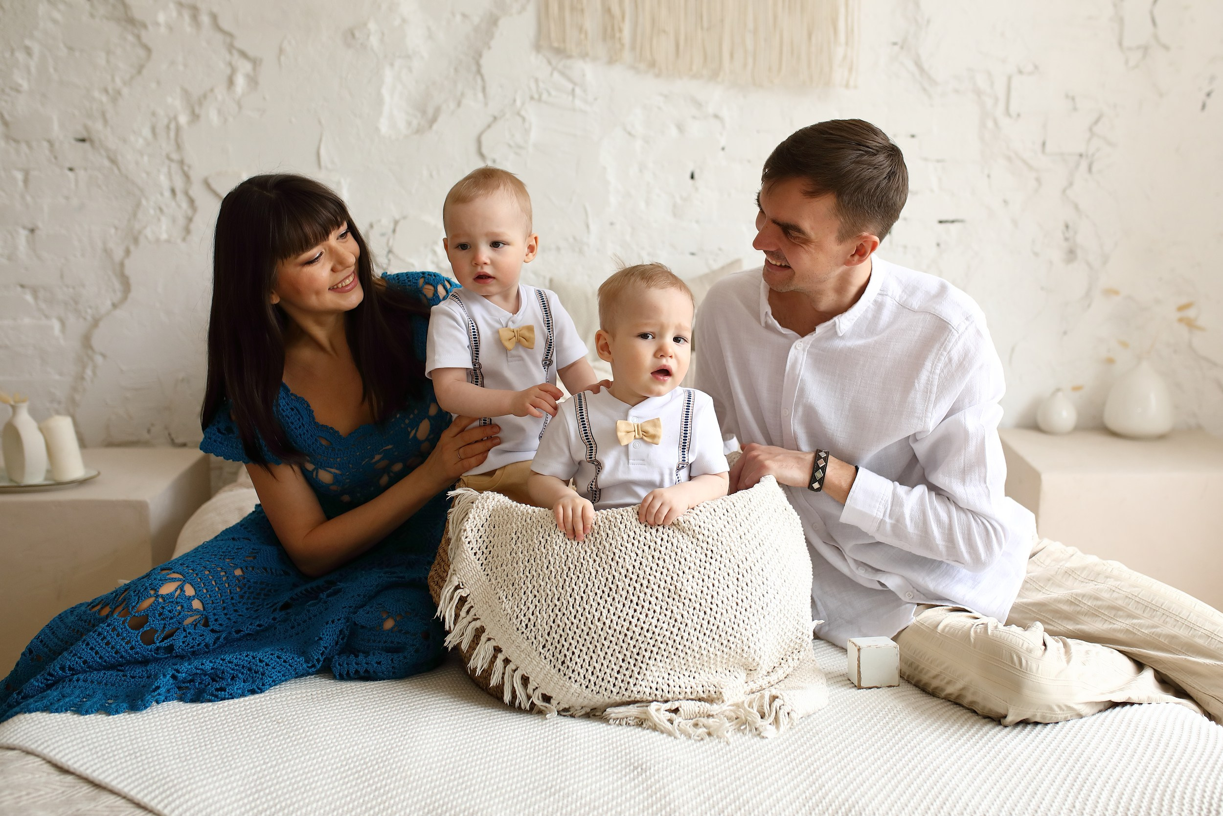 Семейные фотосессии в студии. Свадебный и семейный фотограф и видеограф в Екатеринбурге Полянские Тимур и Анастасия