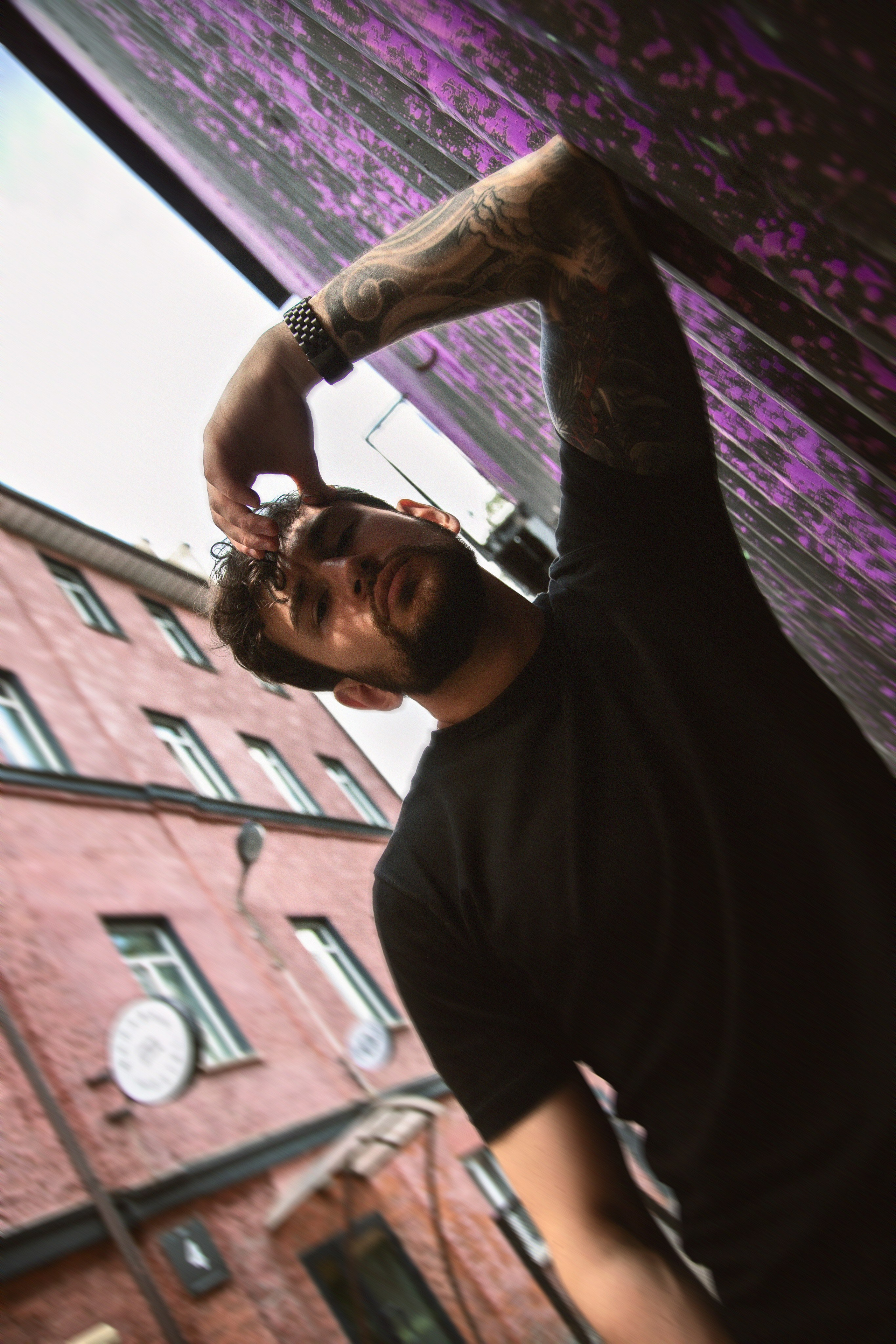 Мужская фотосессия на улице. Профессиональный фотограф в Москве