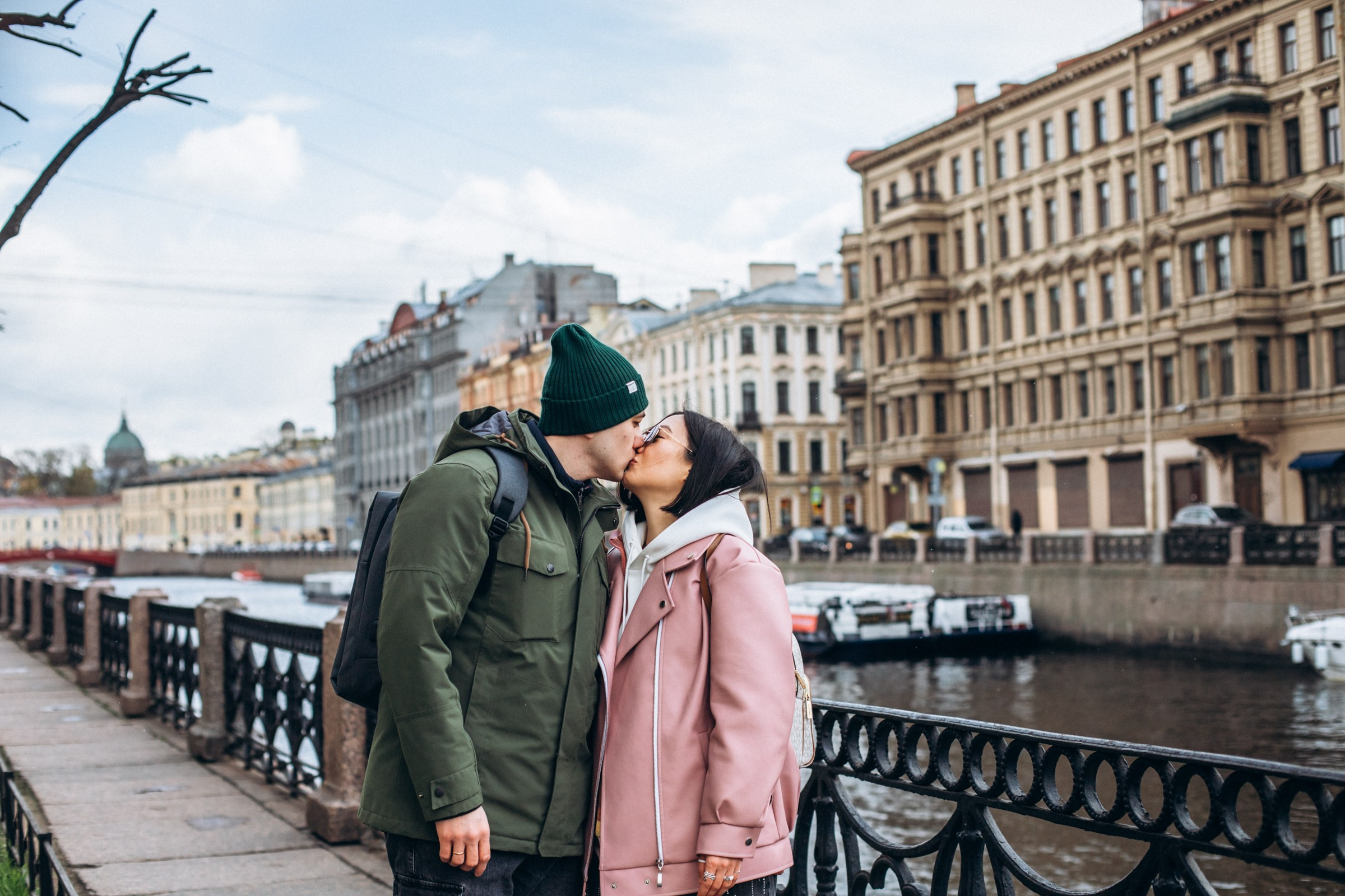 Максим и Катерина в мае. Фотопрогулка в Петербурге. Индивидуальный и семейный фотограф в Санкт-Петербурге
