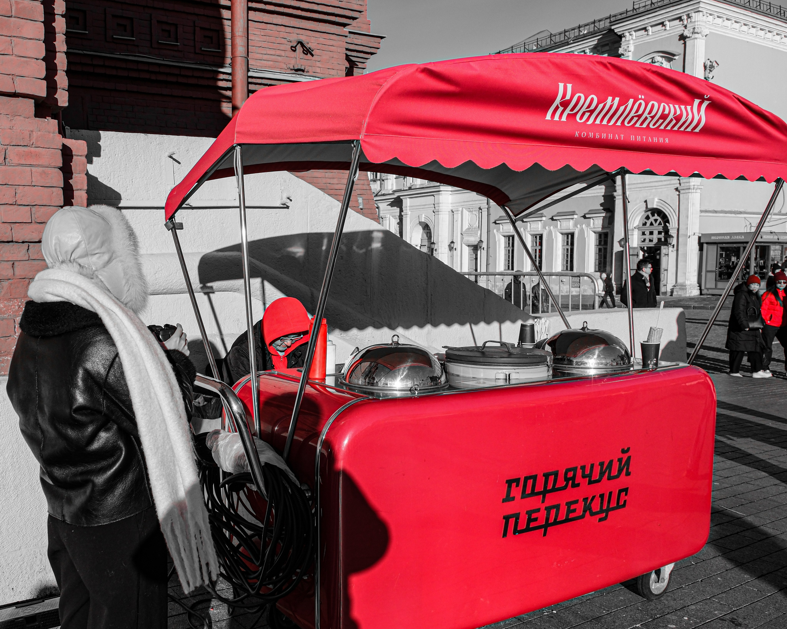 Селективный красный. Фотограф в Москве, фотожурналист Александр Малахов