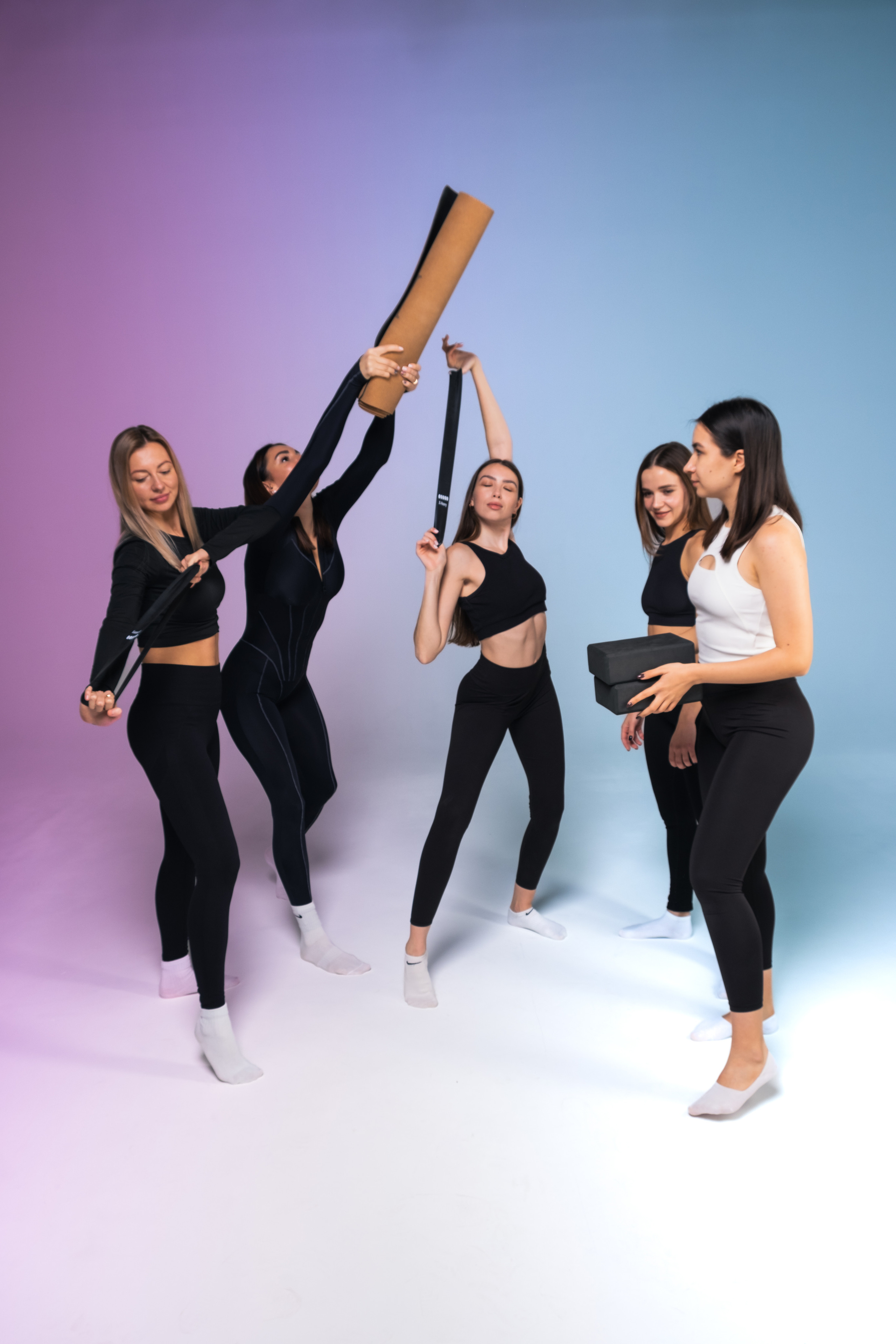 Stretching. ANNA SHORT | Photographer