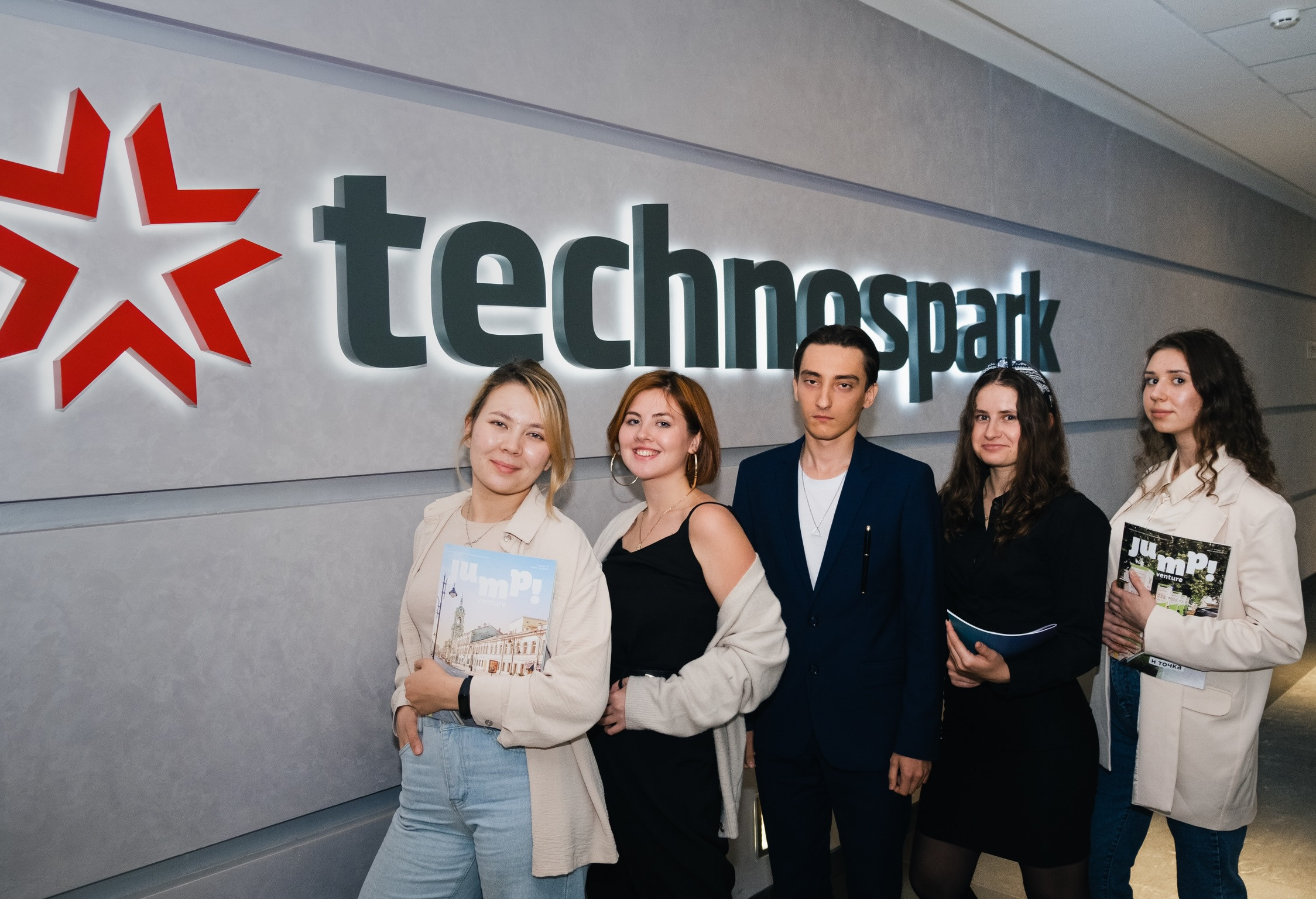 TechnoSpark. ANNA SHORT | Photographer