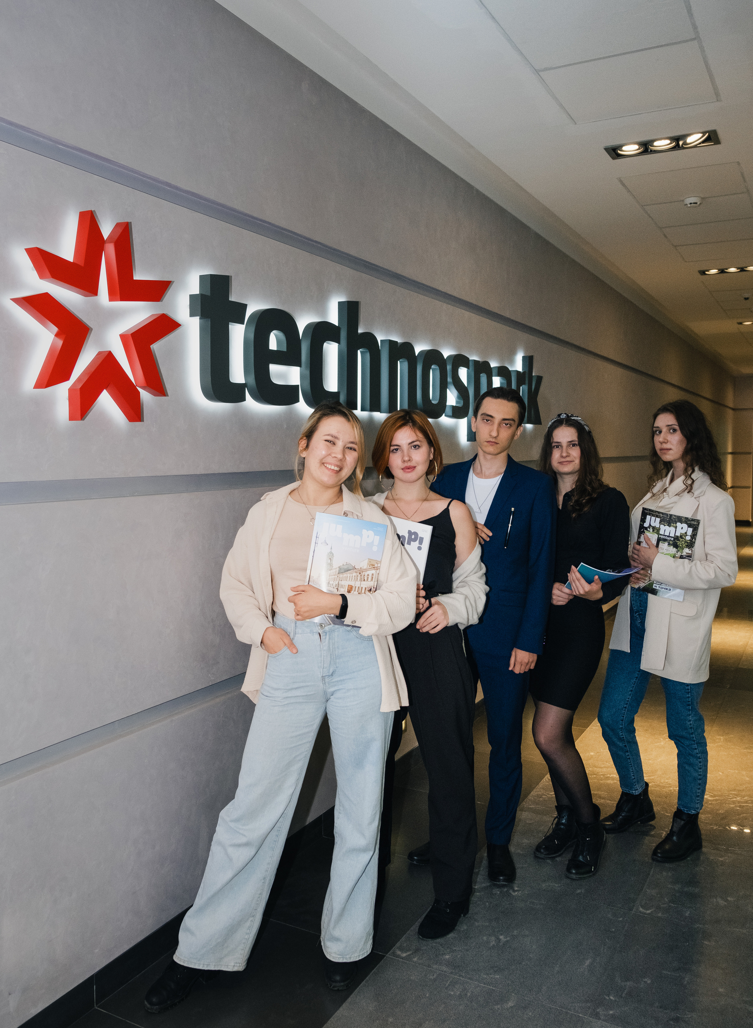 TechnoSpark. ANNA SHORT | Photographer