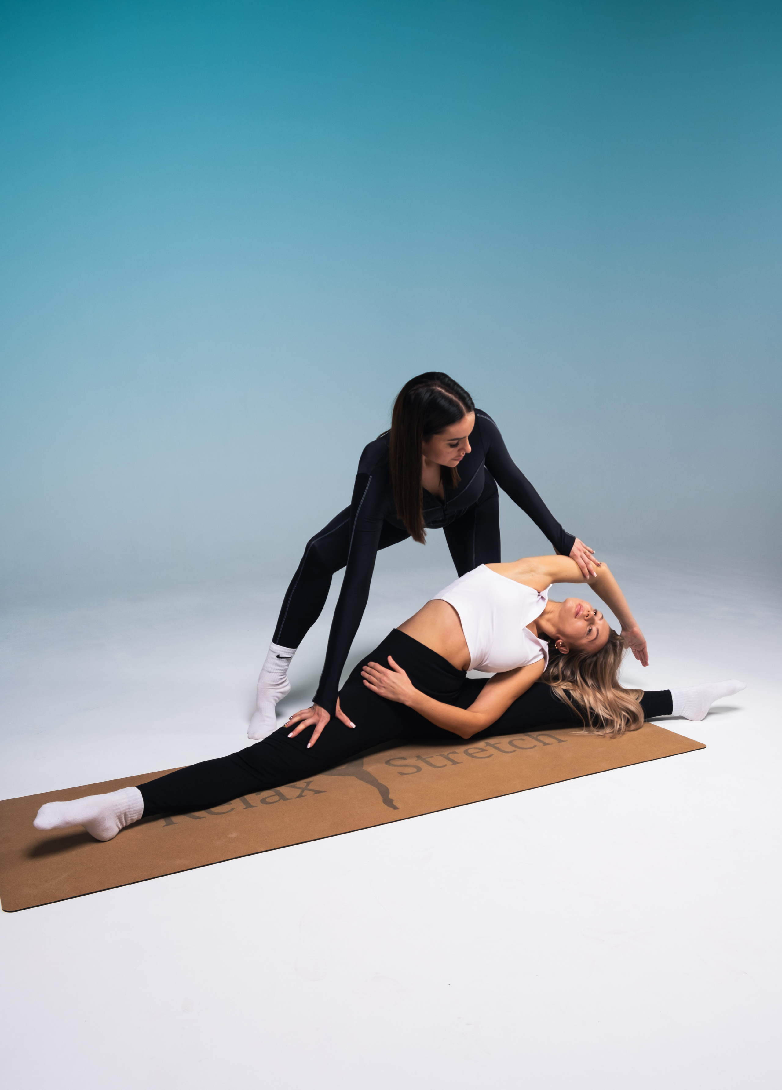 Stretching. ANNA SHORT | Photographer