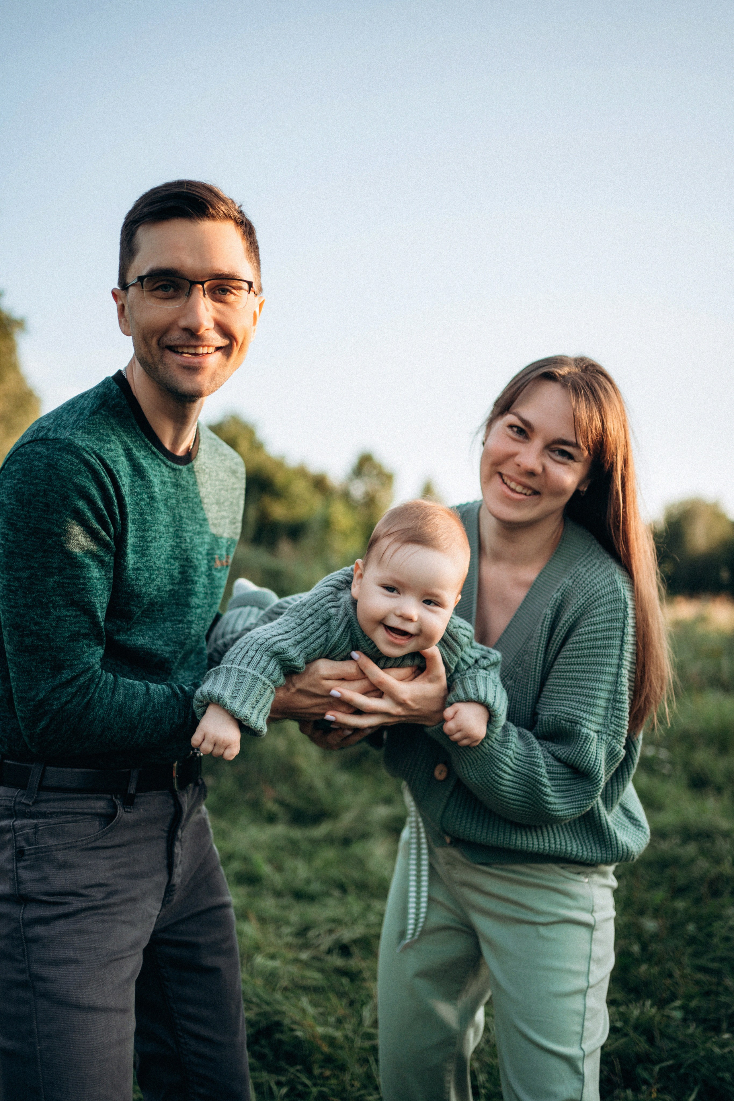 Прогулка в поле. Фотограф новорожденных и малышей до года в Москве Анастасия Соколова