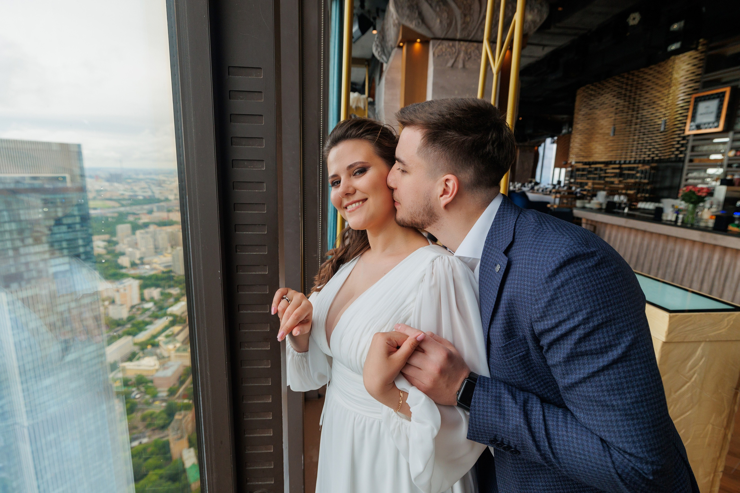 Фотограф на регистрацию в ЗАГС Москва Сити Birds Башня ОКО. Примеры фото, отзывы молодоженов и заявка на регистрацию через официальный сайт.