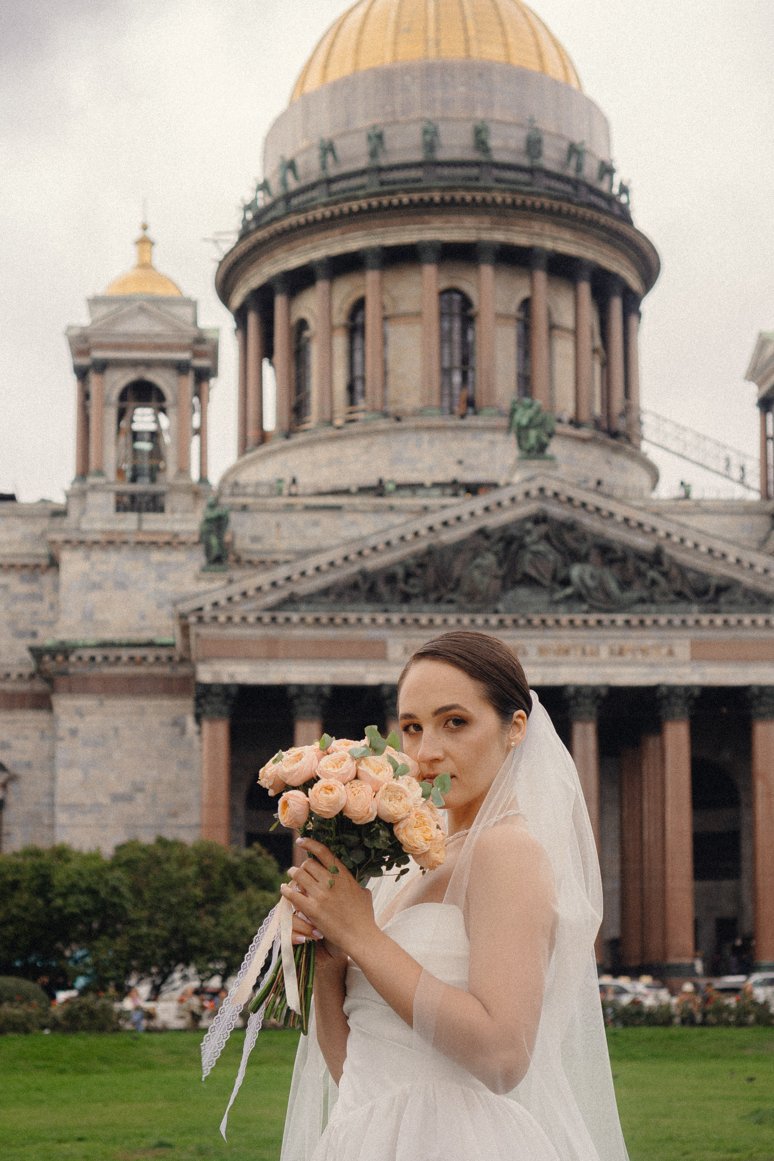 СВАДЕБНАЯ ПРОГУЛКА В САНТК-ПЕТЕРБУРГЕ (ИСАКИЕВСКИЙ СОБОР, ЗИМНЯЯ КАНАВКА, ЭРМИТАЖ И БОЛЬШАЯ МОРСКАЯ УЛИЦА). Профессиональный фотограф, Санкт-Петербург — Виктория Богомолова