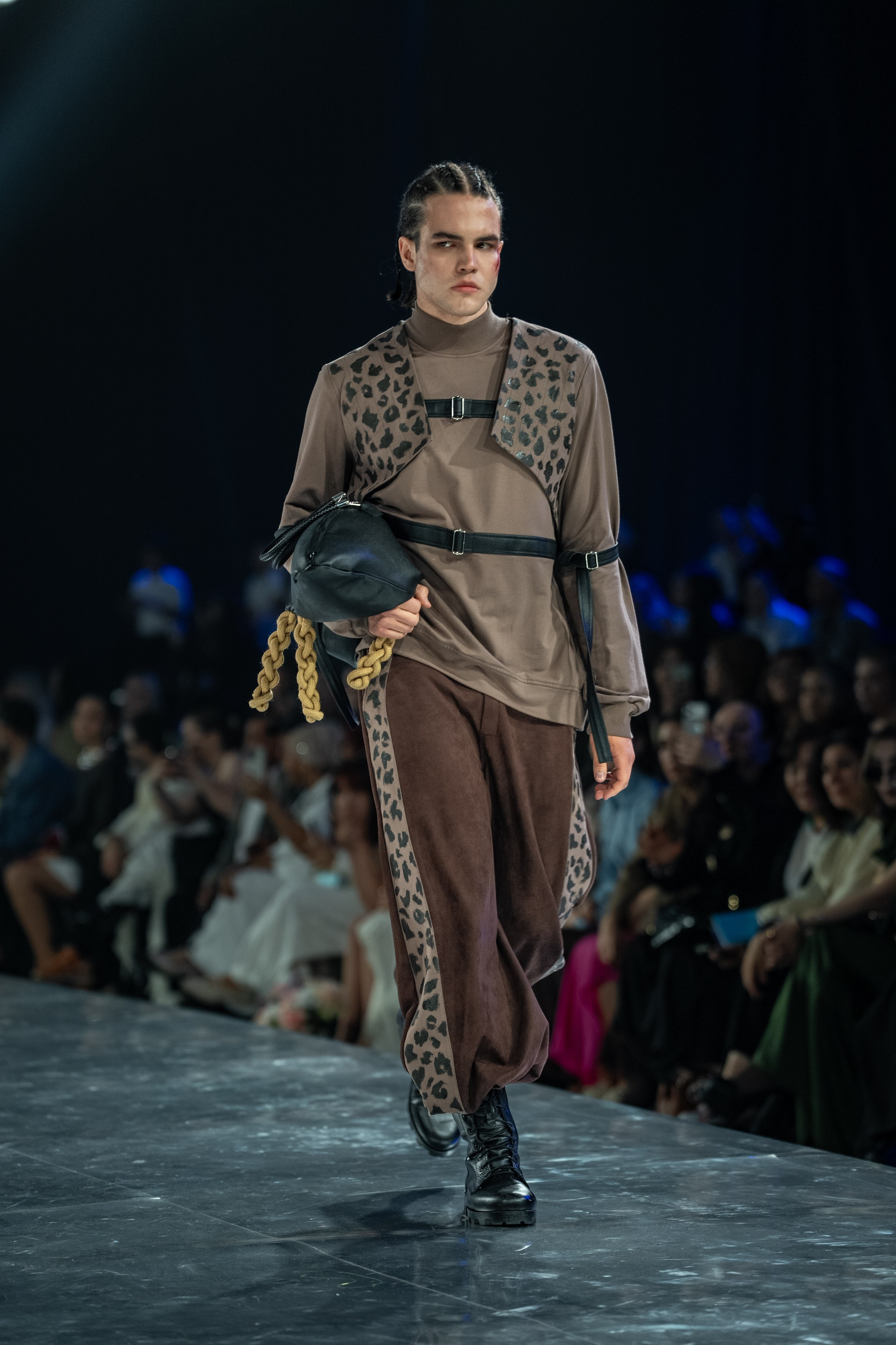Visa Fashion Week Almaty Pre-Fall 2026 GAZHAIYIP. Сайт Алматинского НЮ АРТ, будуар и фэшн фотографа Дениса Карпенко