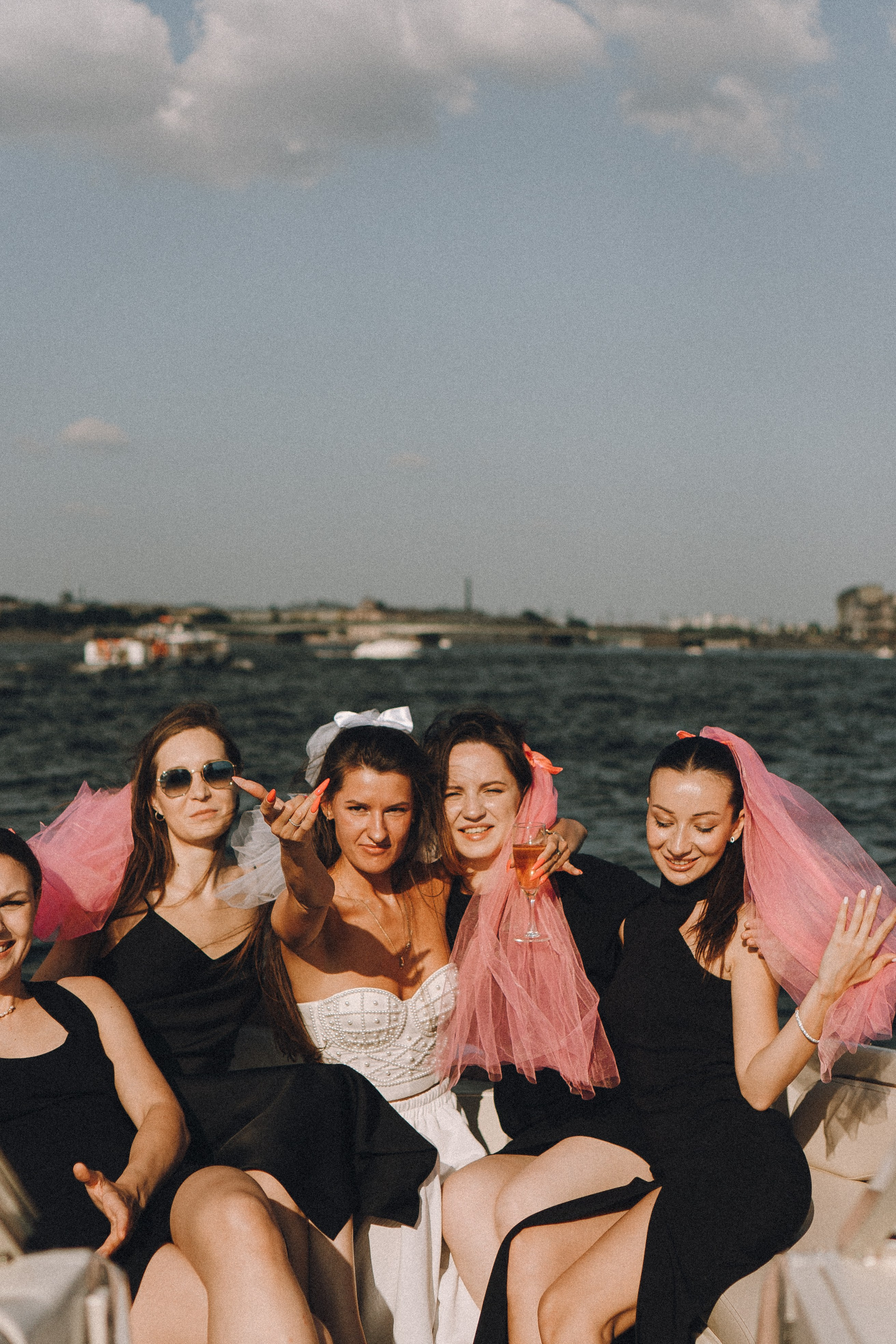 ДЕВИЧНИК НА КАТЕРЕ. Профессиональный фотограф, Санкт-Петербург — Виктория Богомолова