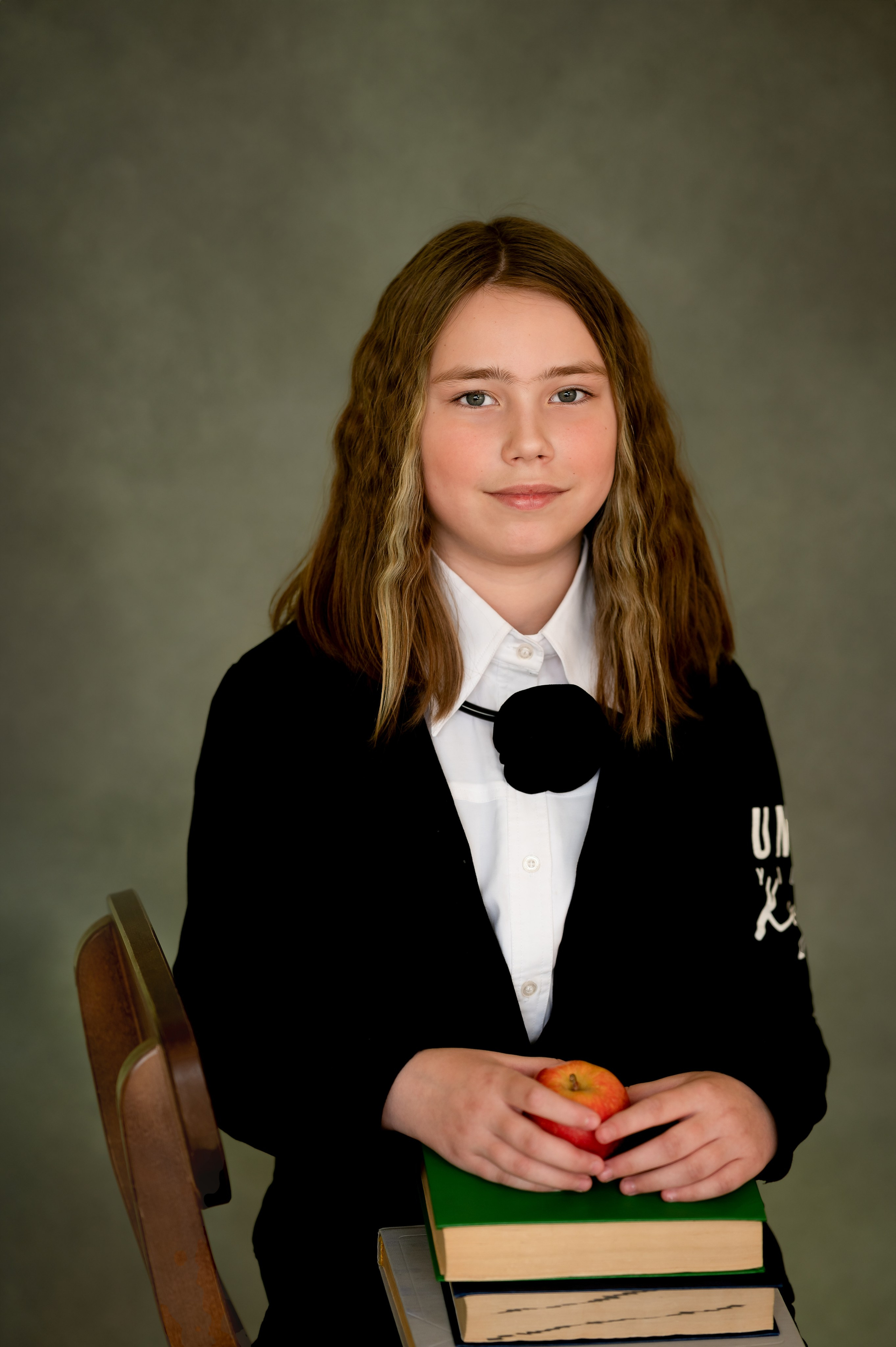 Школьный фотоальбом для младших классов. Фотограф новорождённых, семейный, школьный в городе Калуге Евгения