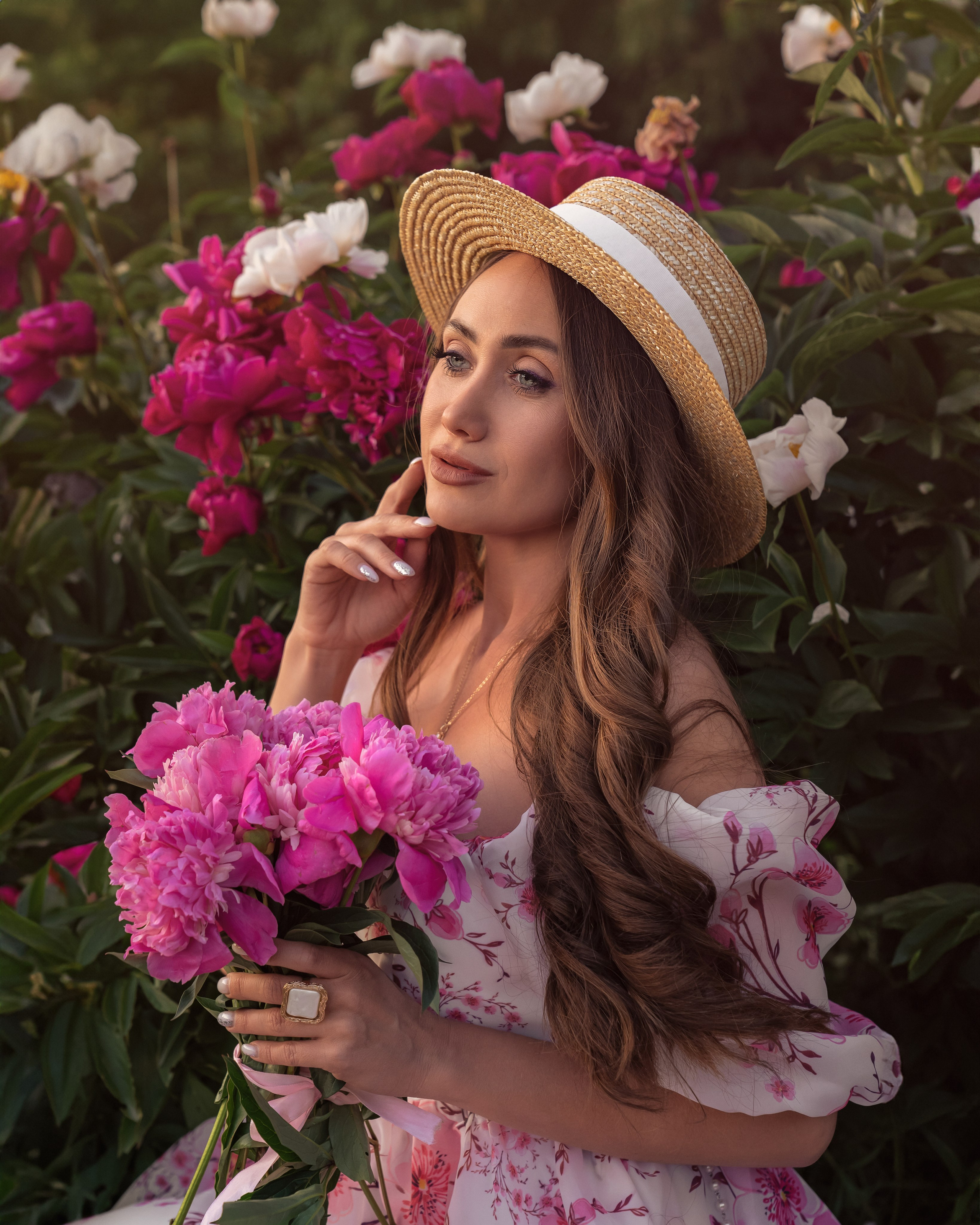 Нежная фотосессия мамы и доченьки в пионовом саду. Трубинова Екатерина | Семейный фотограф | Москва