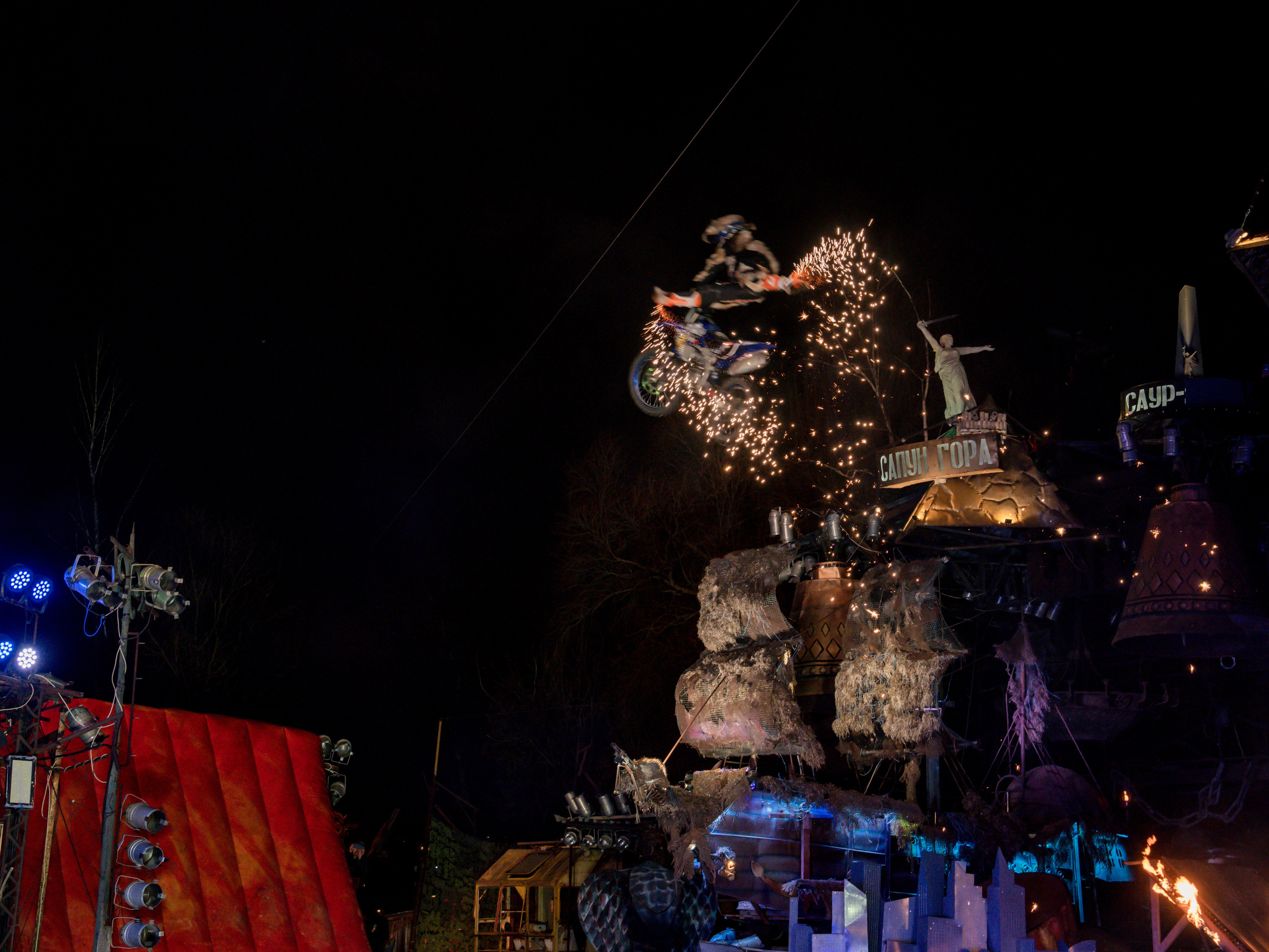 Новогодняя сказка в Байк Центре «Ночные Волки». Крамер Юлиана детский и семейный фотограф