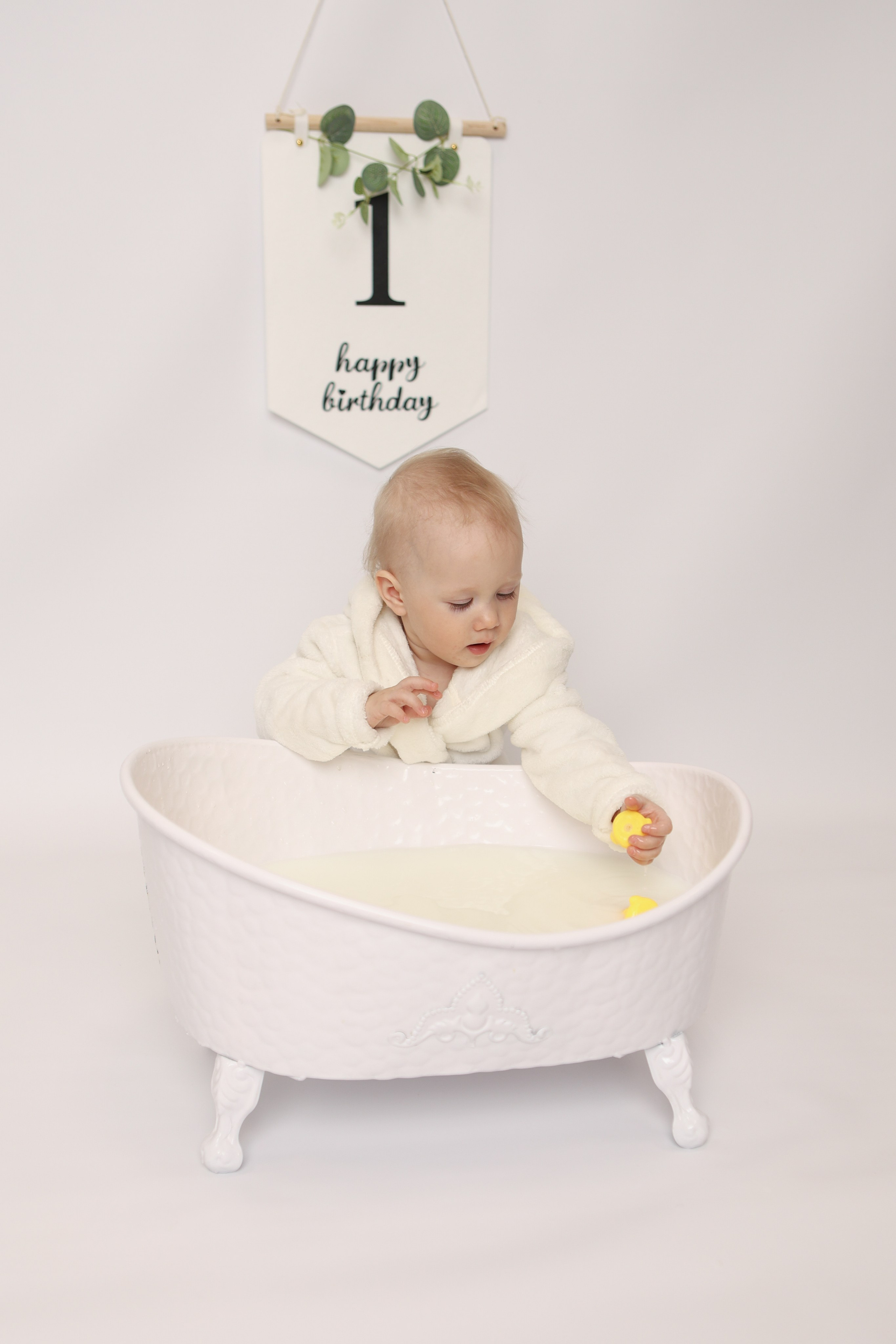 Молочные ванночки. Фотограф новорожденных. Детский и семейный фотограф Марьяна Юдина