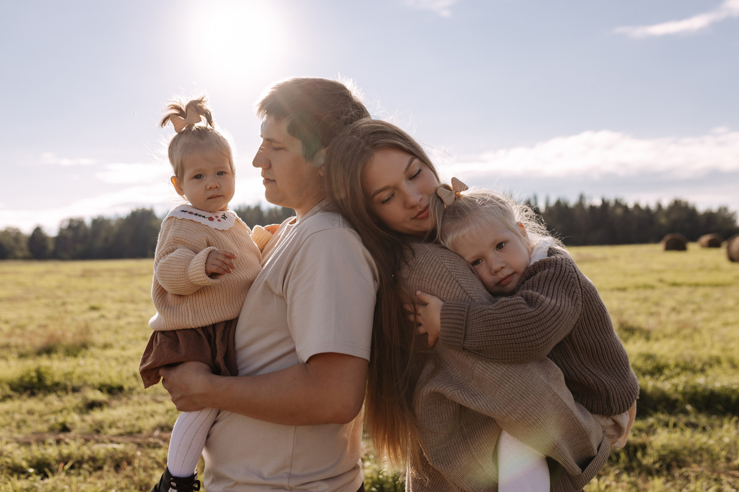 Вечерняя прогулка по полю. Семейный фотограф Альбина Крутелева, Екатеринбург, Ревда