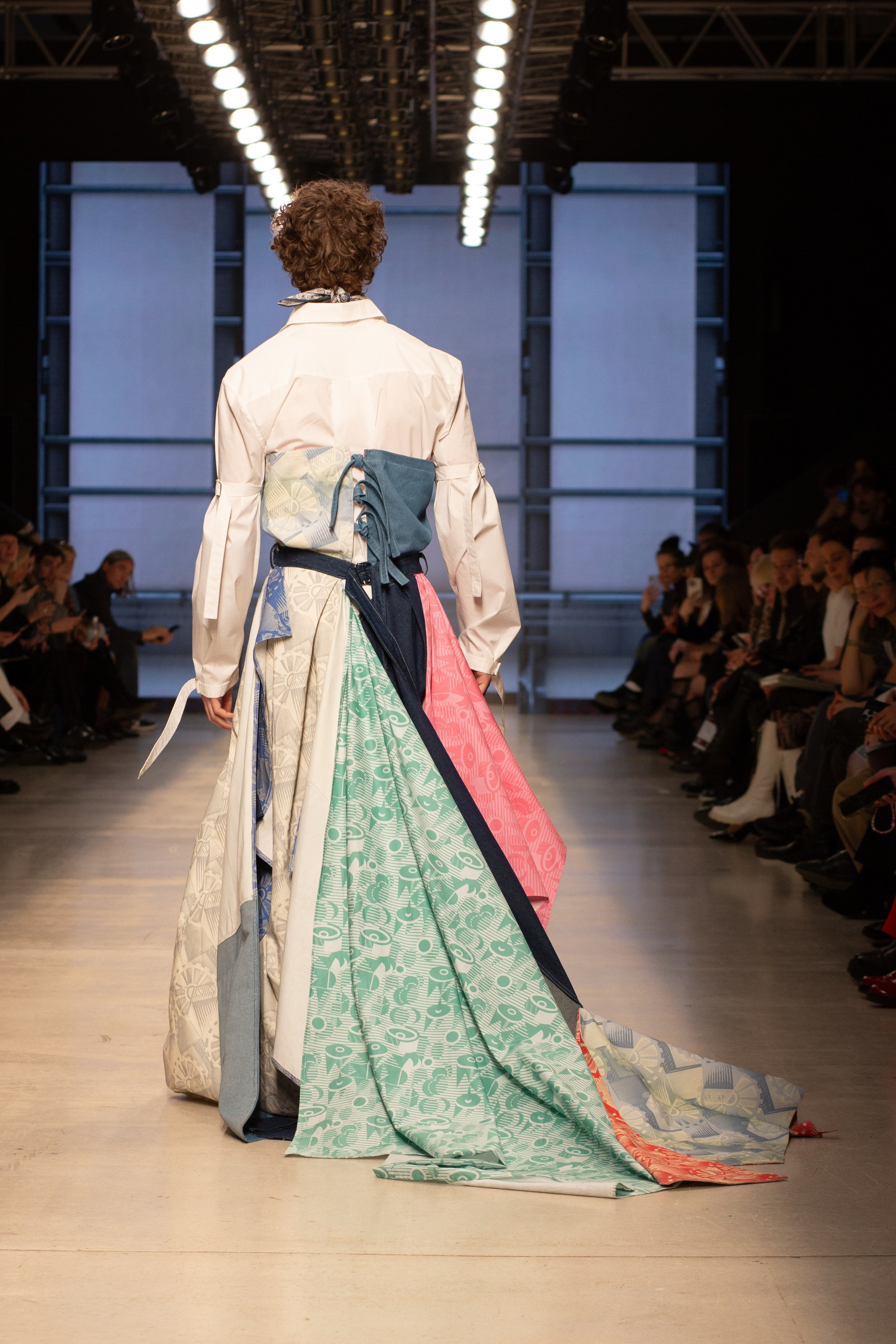 Reports from the Moscow Fashion Week shows. Neumann’s moon