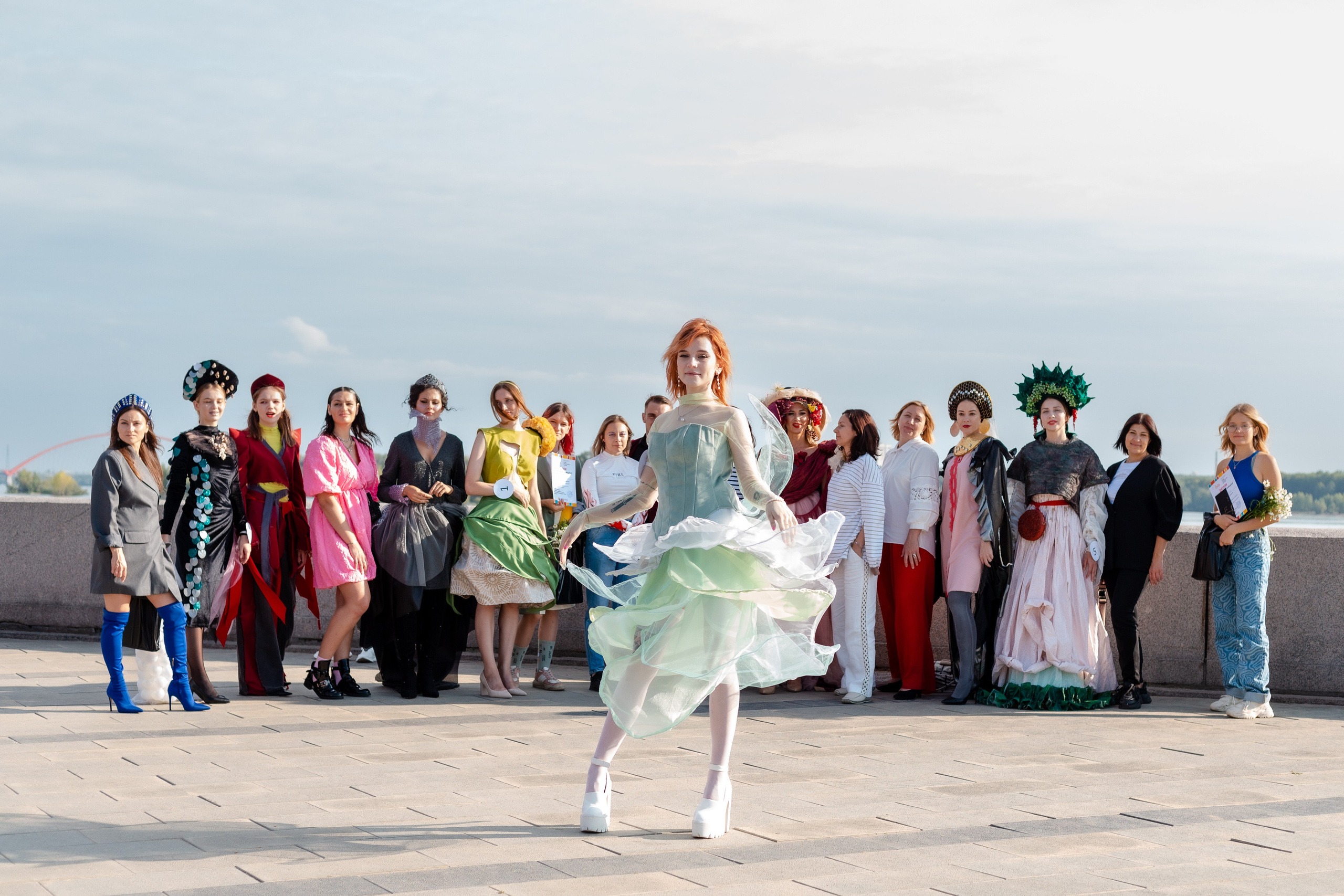 Модельный показ на набережной. Портретный и репортажный фотограф. Мыльников Илья
