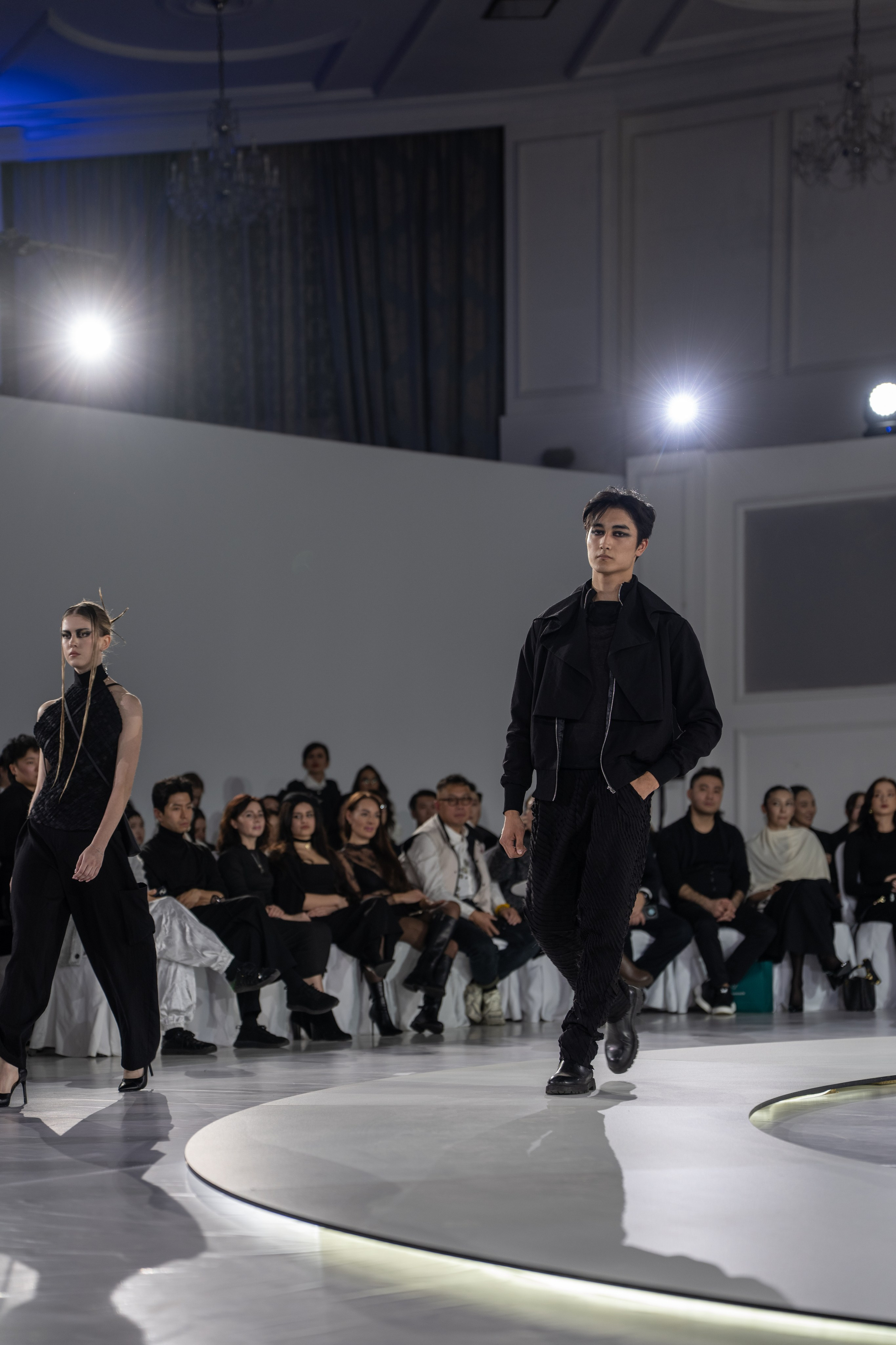 Dwsigner Nazar Almazbekov. Сайт Алматинского НЮ АРТ, будуар и фэшн фотографа Дениса Карпенко