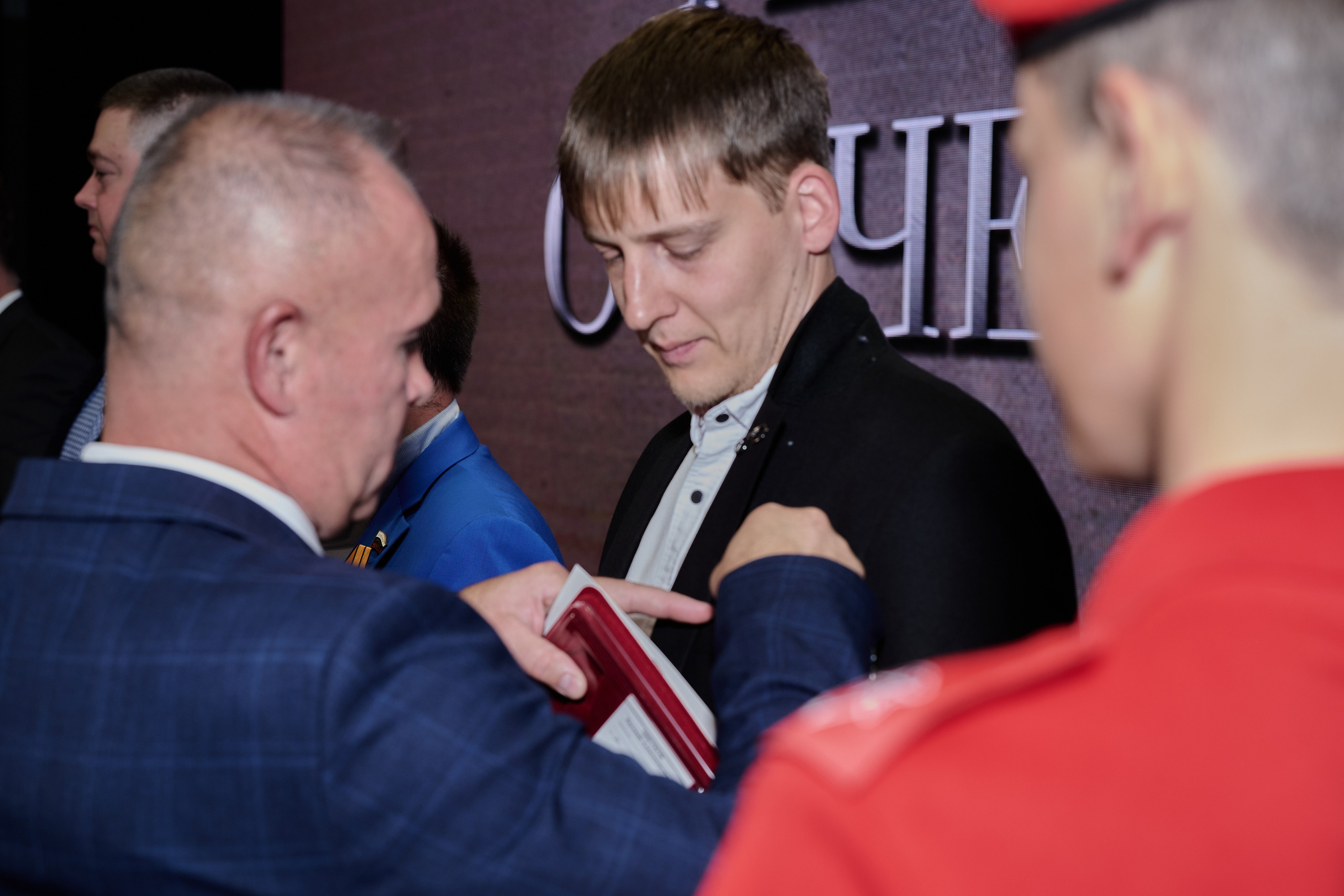 Церемония награждения медалями «Память Героев Отечества». Фотограф Роман Адлер