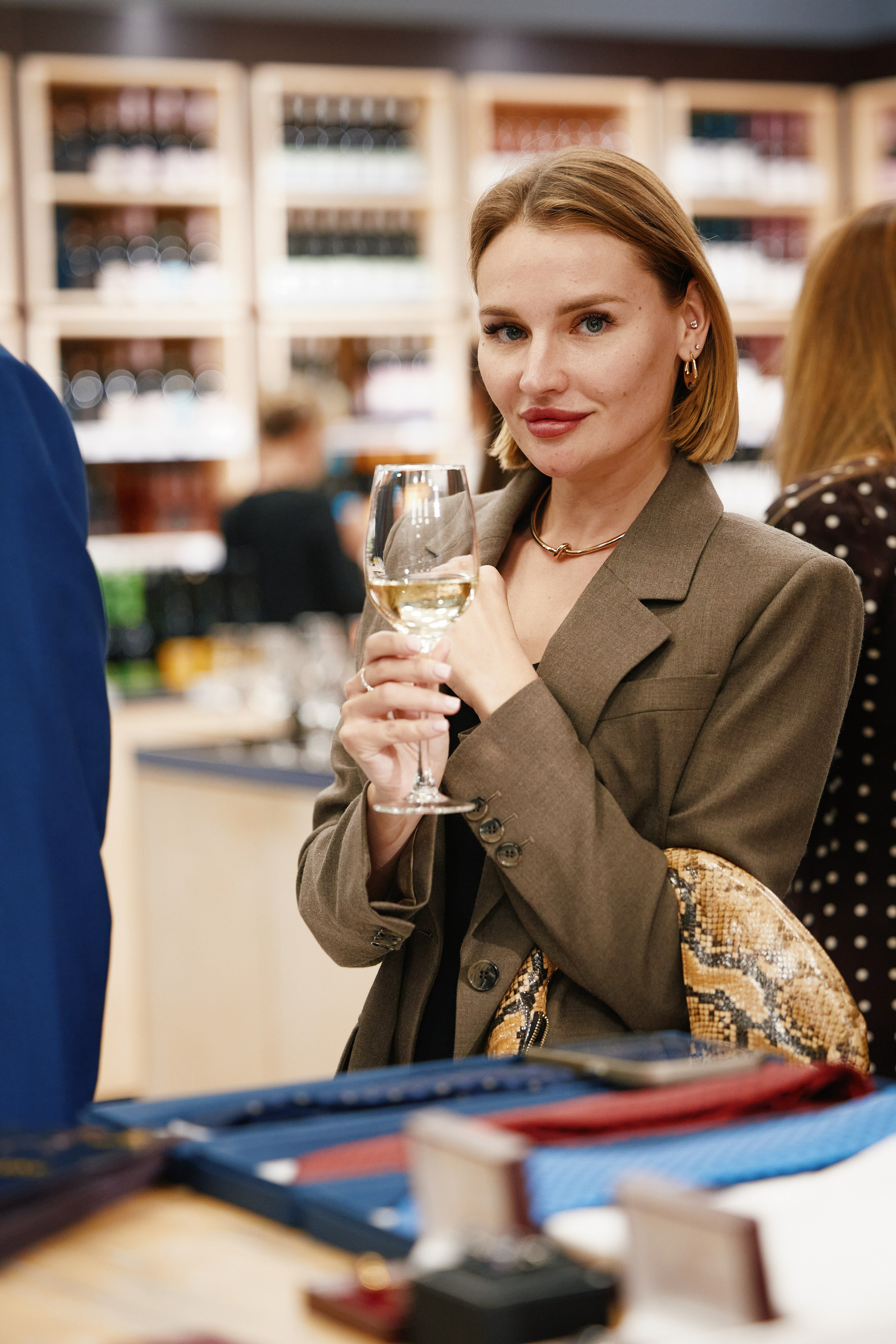 Иммерсивный спектакль в Винном клубе CHATEAU TAMAGNE 21.05. Свадебный репортажный фотограф краснодар максим дремов дрёмов фотосессия студия цена