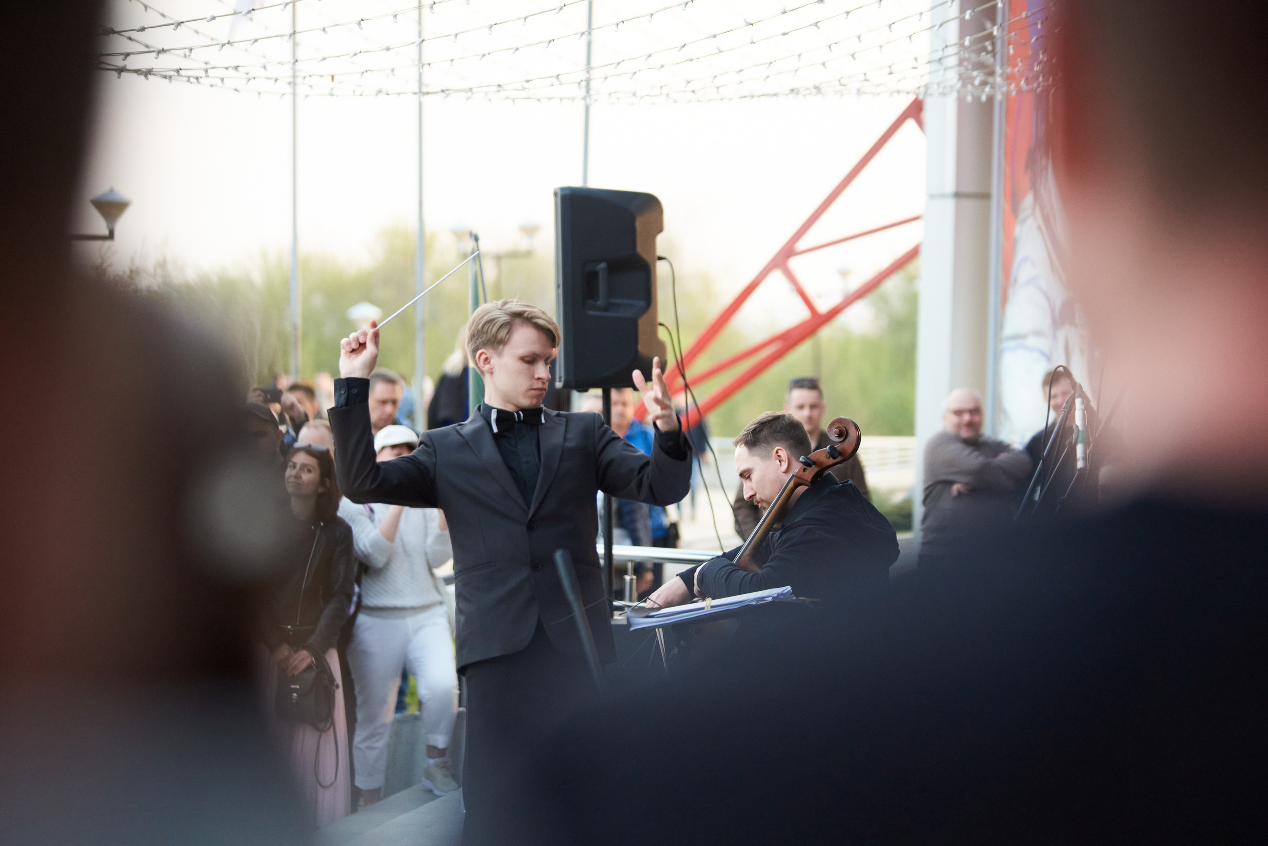 Репортаж: Музыкальная школа Виртуозы в Ночь музеев у планетария. Репортажный и женский фотограф в Новосибирске