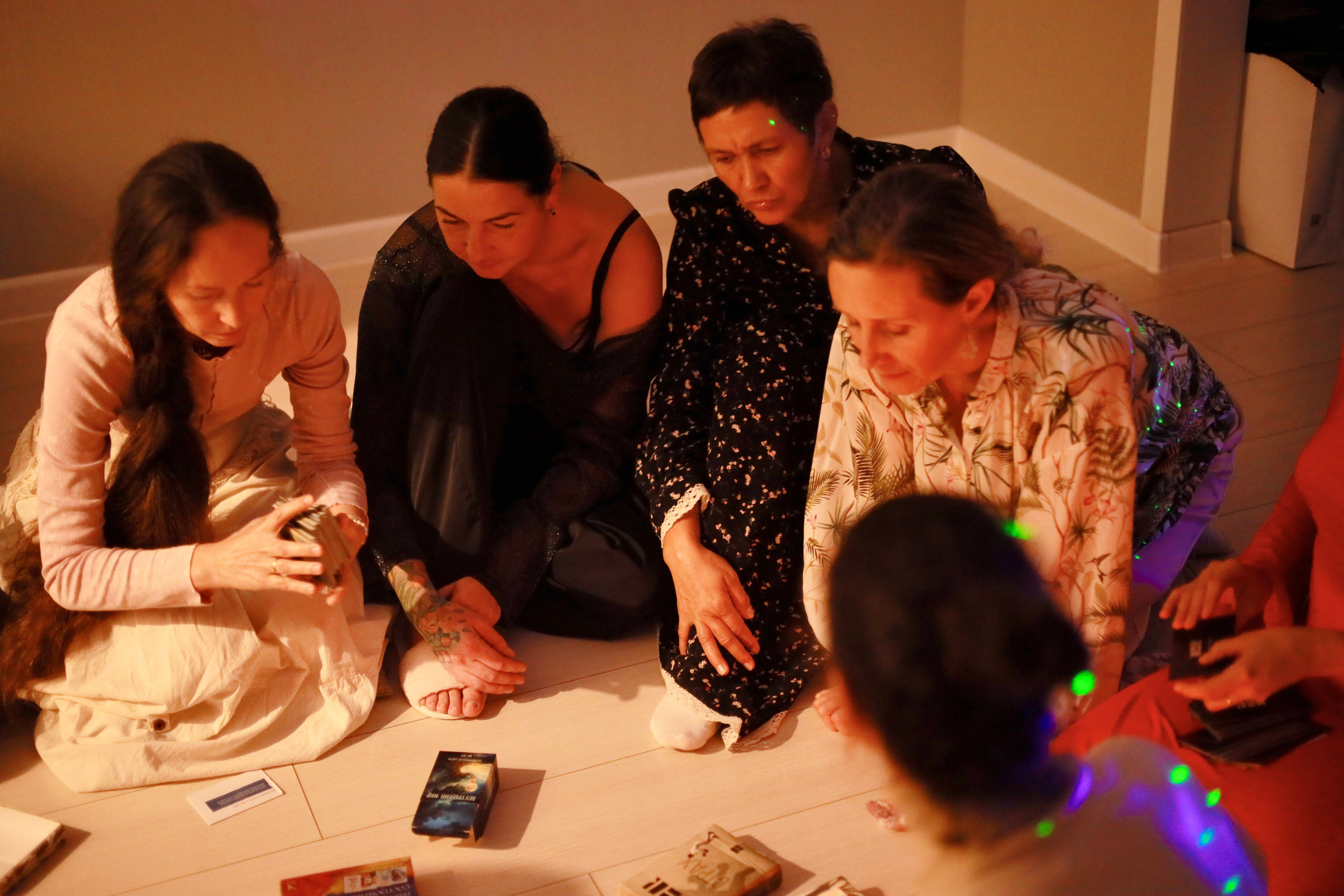 Women circle. Family, portrait, content photo in Costa Rica Evgeniya Besprozvannykh