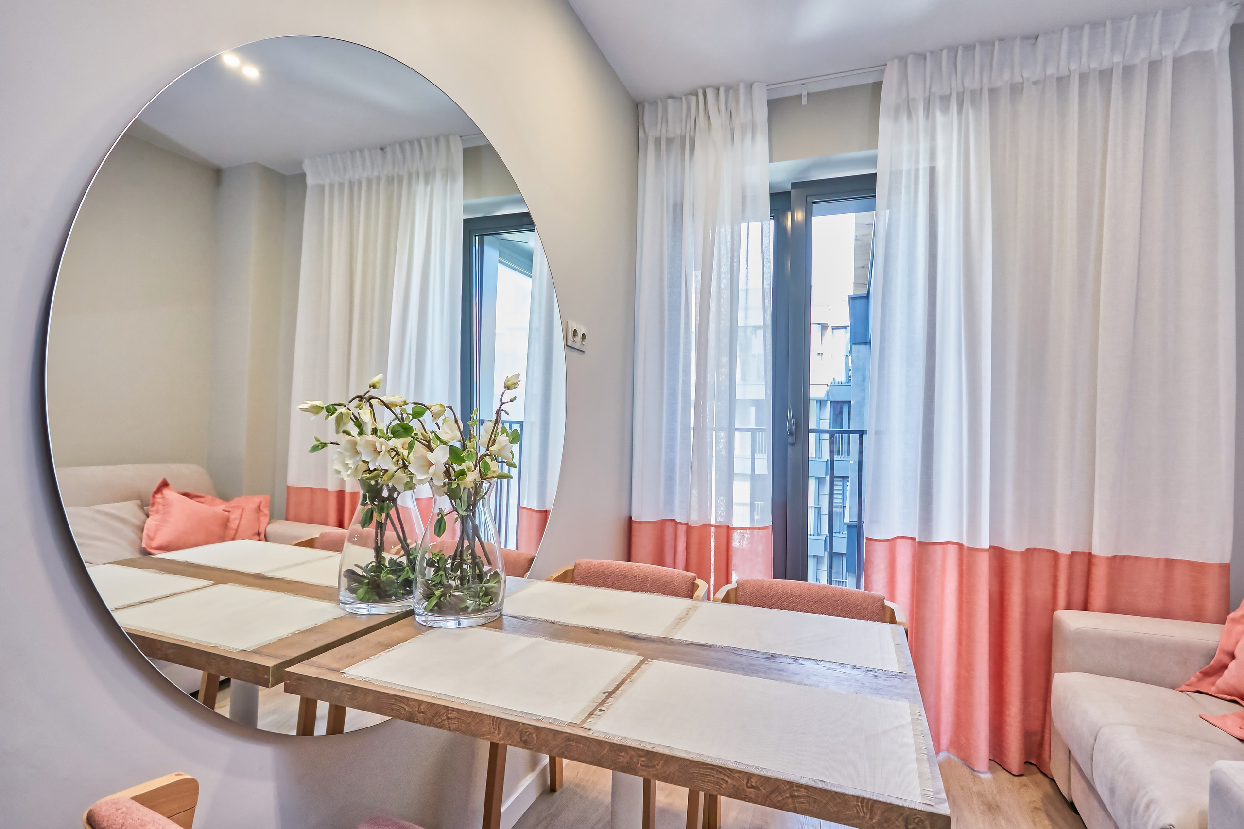 фотосъемка интерьеров гостиницпрофессиональный фотограф отелейпродающие фото для яндекса островок Островок, Суточно.ру, Твил, Отелло, Яндекс.Путешествия, Travelata , Hotellook фотограф для отеляинтерьерная съемка номеровфотосъемка апартаментоврекламное фото гостиниц