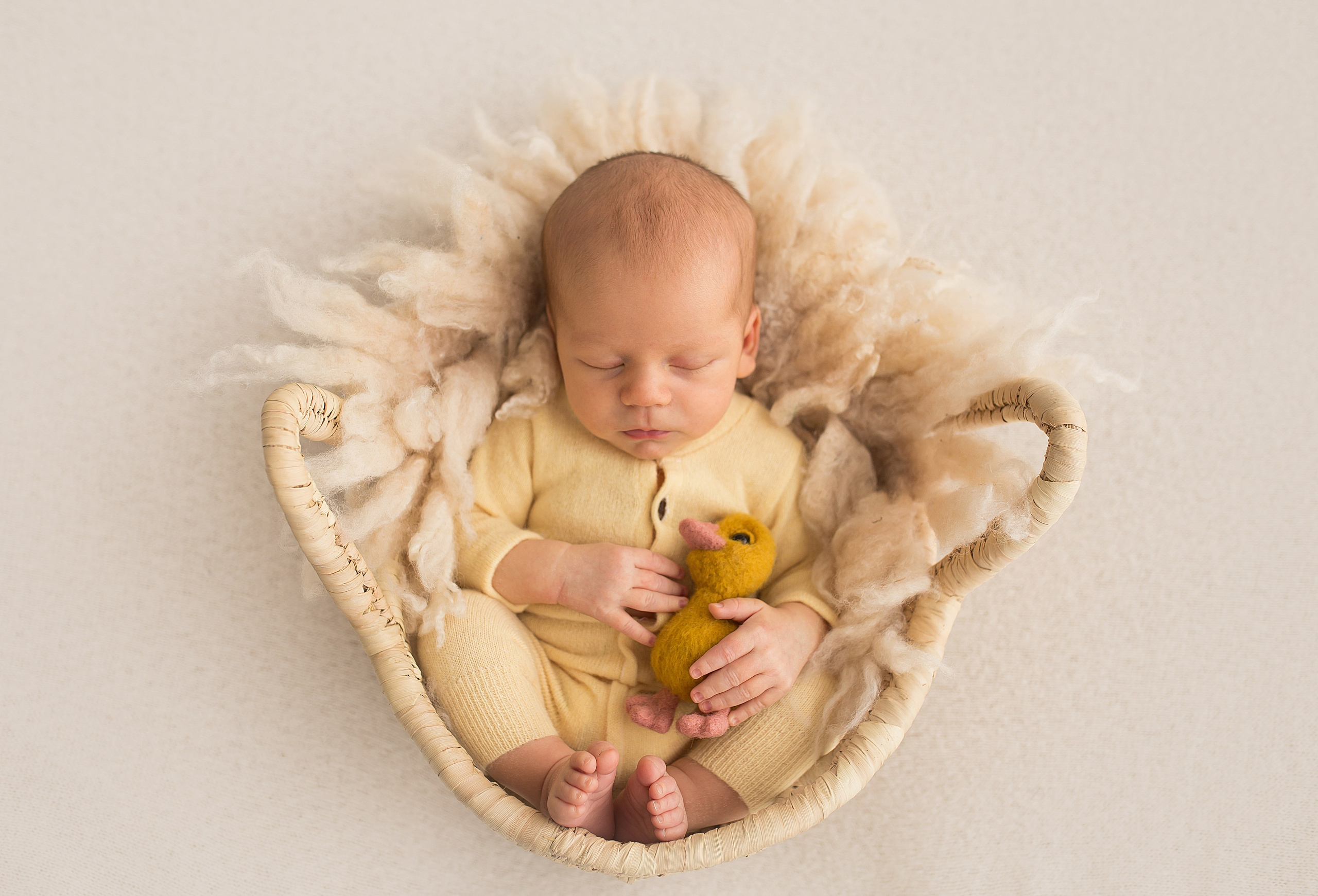 Фотосессия новорождённого. Фотограф новорождённых малышей и детский фотограф В Казани Лана Максим