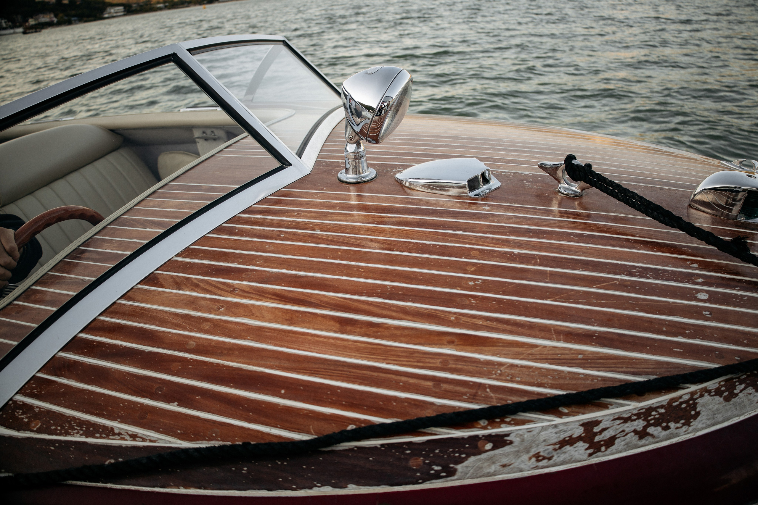 Лодка на озере Абрау-Дюрсо