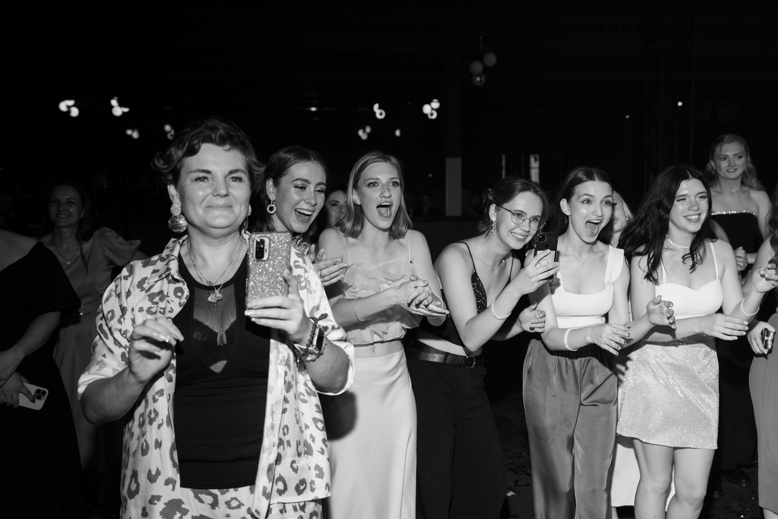 Выпускной Гимназия 7. Свадебный и репортажный фотограф Элина Козырьянова