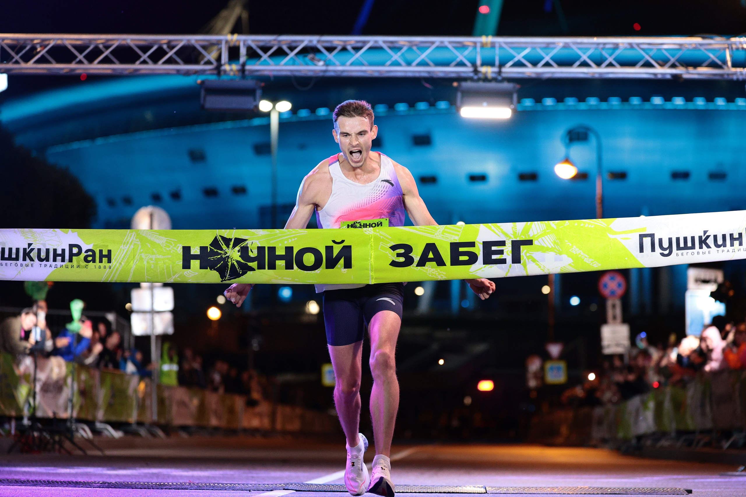 ПушкинРан ночной забег 2025. Спортивный фотограф в Санкт-Петербурге Илья Vacool
