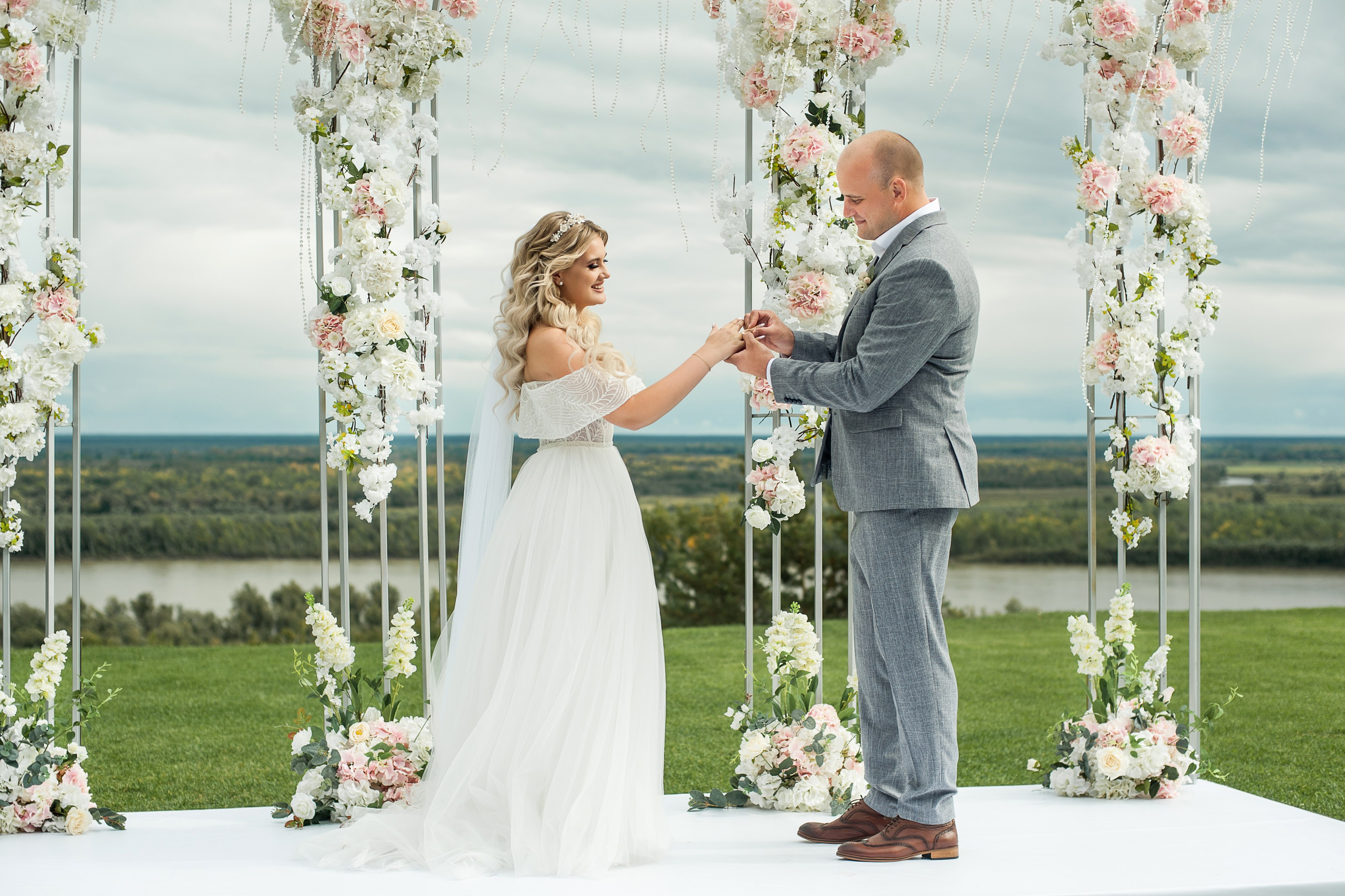 Шикарная свадьба в обрыве. Свадебный организатор Марина Корсакова, Барнаул, Бийск, Алтайский край, Горный Алтай, Новосибирск