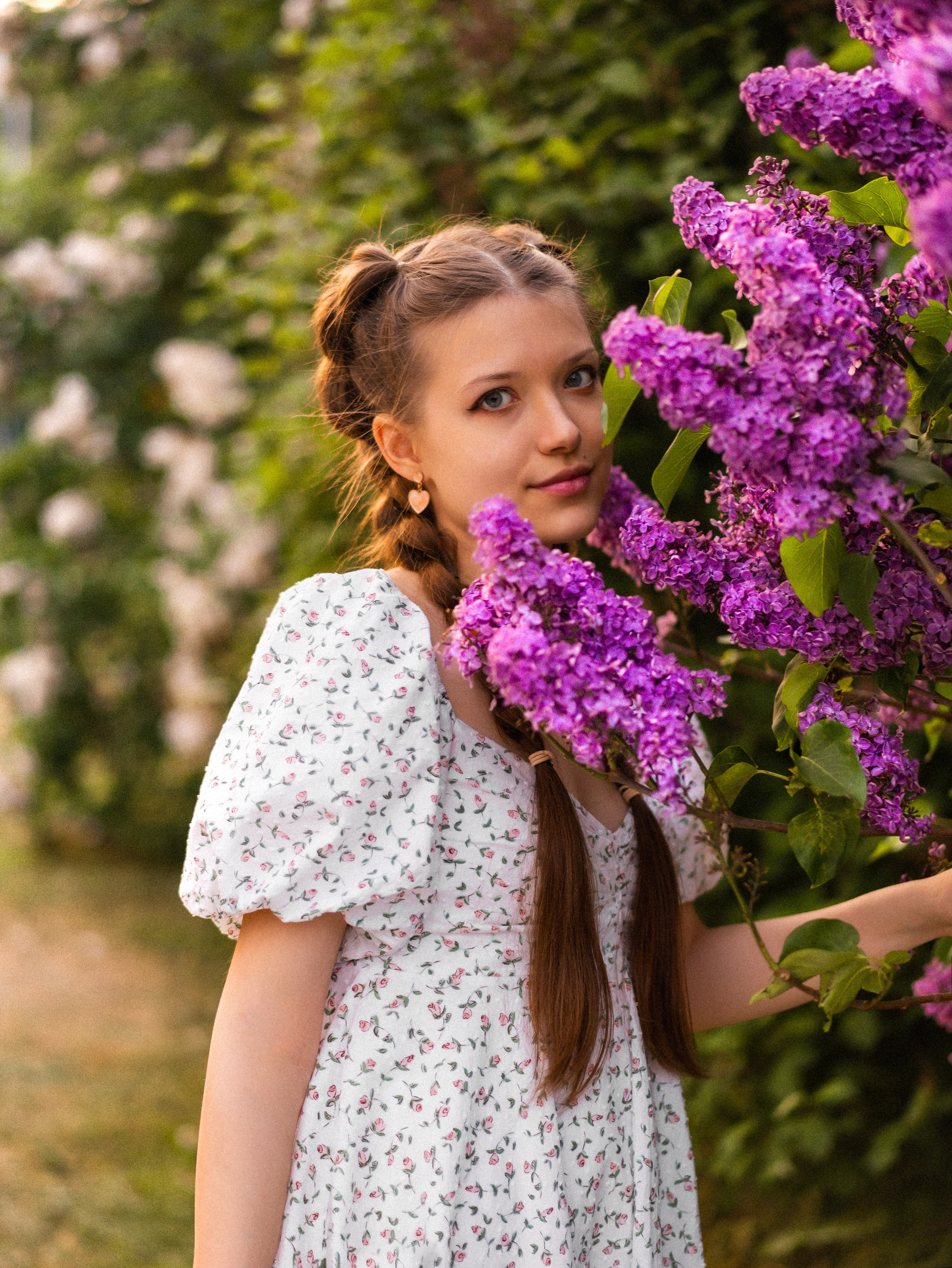 Ольга — фотосессия в сиреневом саду. Фотограф Москва