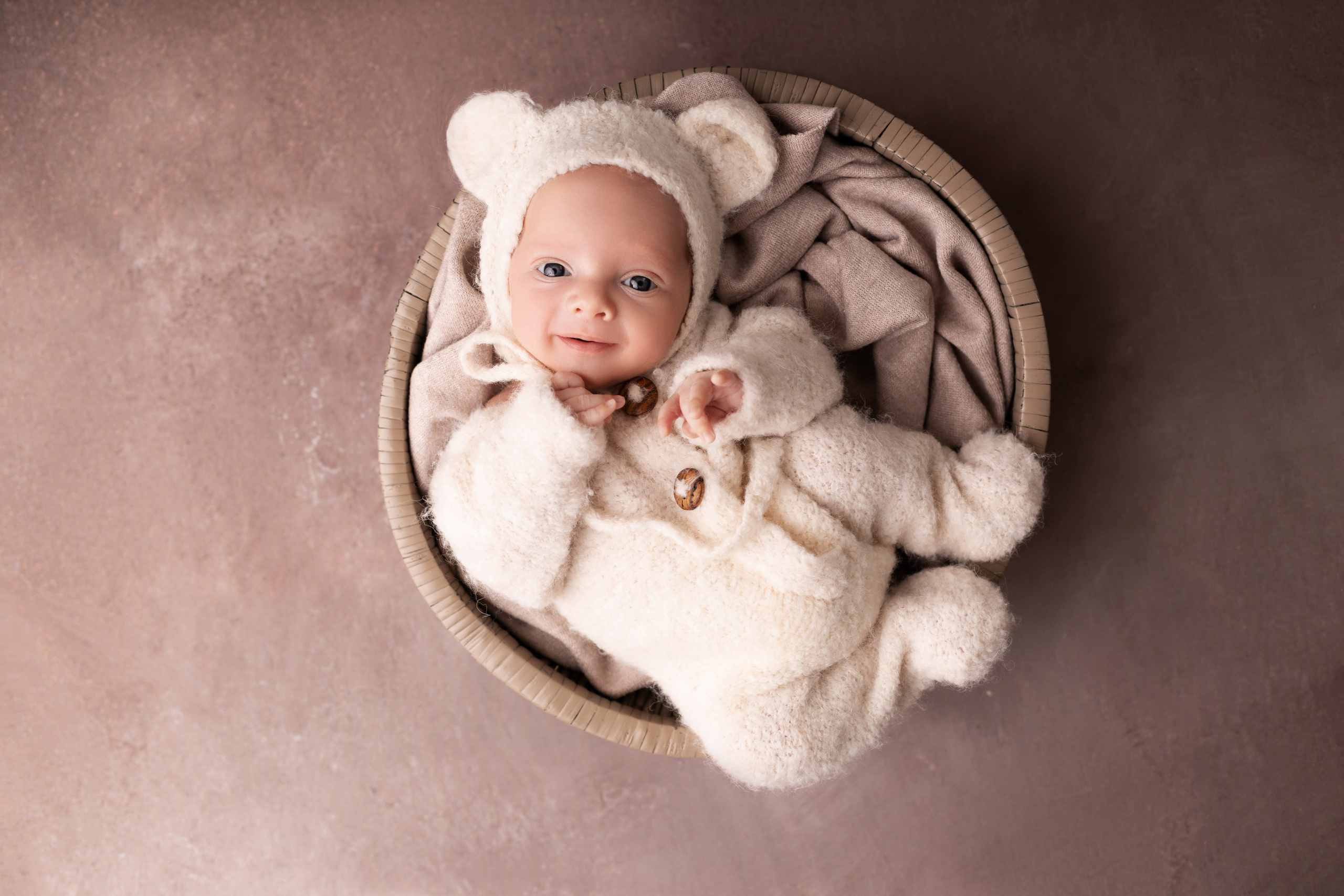 Классическая фотосессия малыша. Фотограф новорожденных малышей в Омске и Омской области Эльвира Камаева
