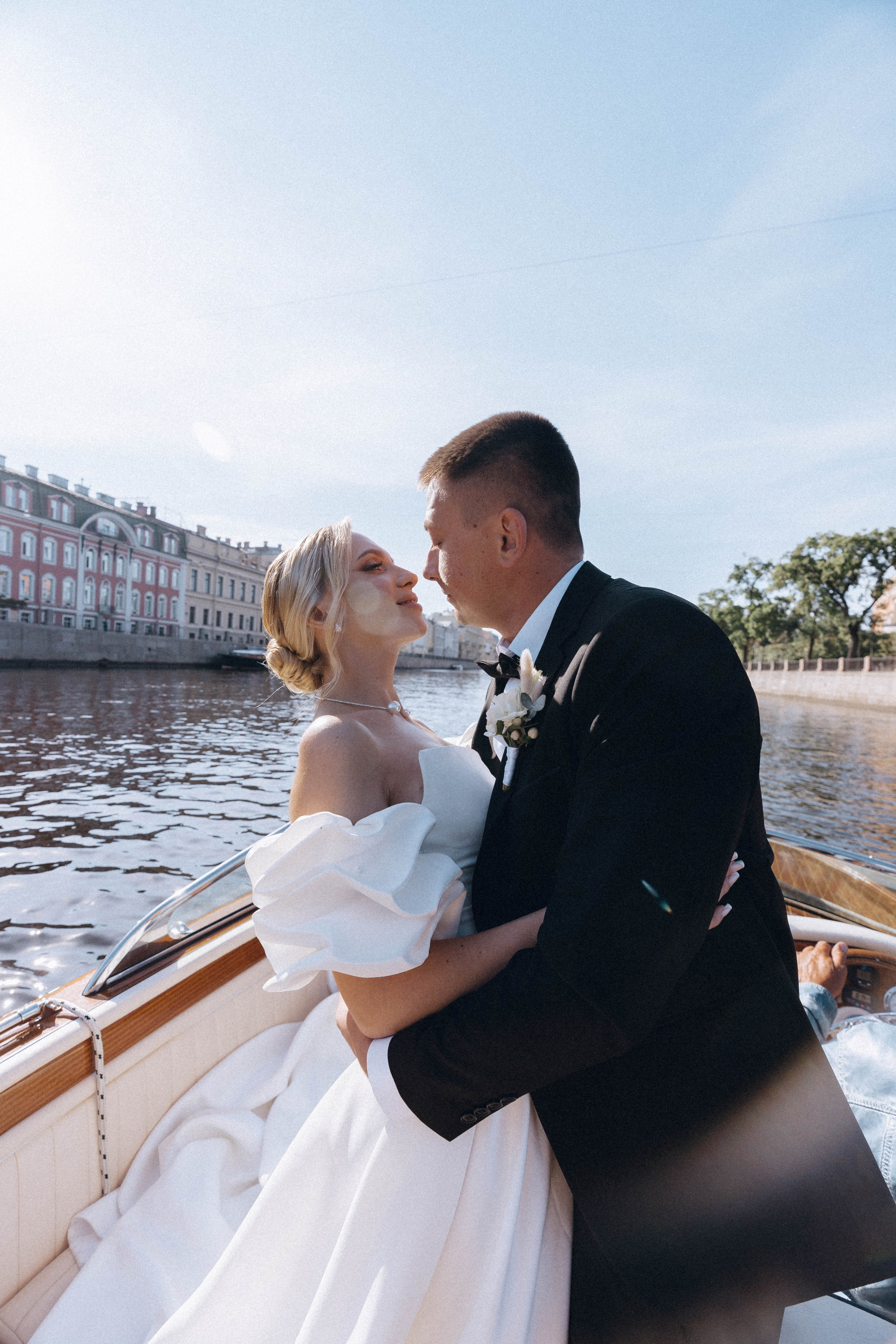 СВАДЕНБНАЯ СЬЕМКА НА КАТЕРЕ ПО КАНАЛАМ САНКТ-ПЕТЕРБУРГА И В АКВАТОРИИ НЕВЫ. Профессиональный фотограф, Санкт-Петербург — Виктория Богомолова