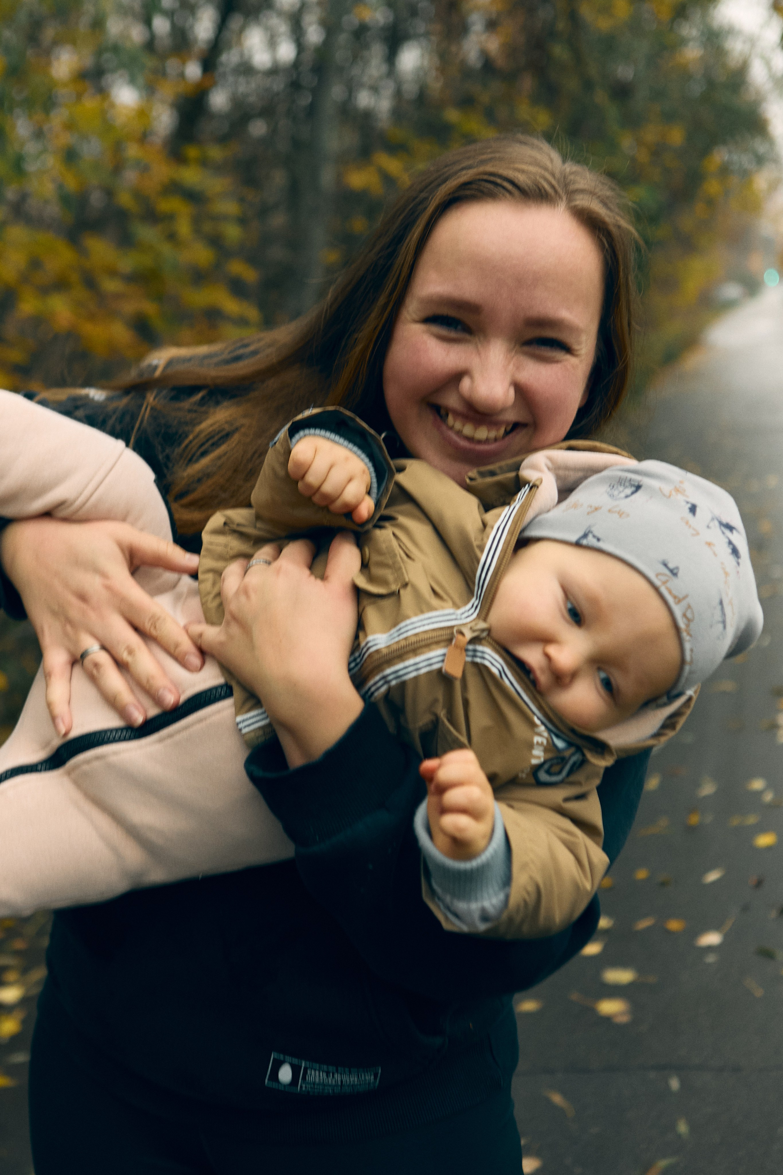 портрет мамы и сына на прогулке
