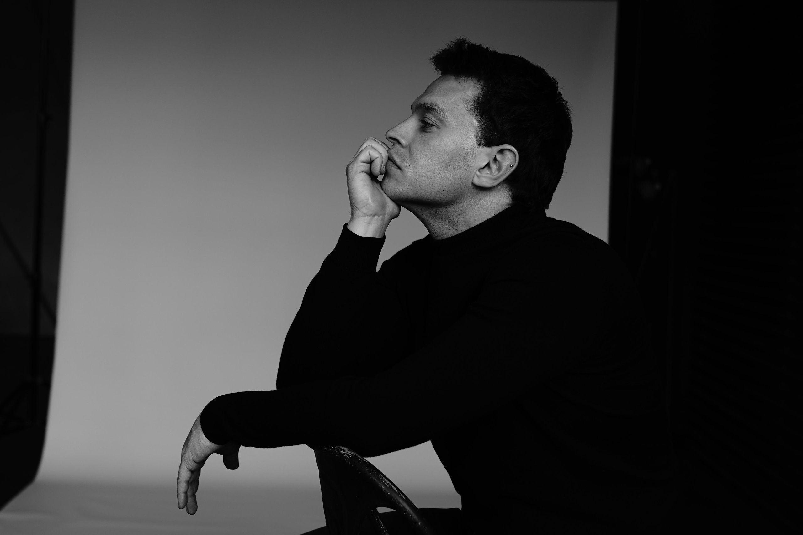 фотограф ростов-на-дону москва санкт-петербург краснодар сочи снимок классика эстетика монохром красивая девушка естесственное позирование идеи чб вдохновение 2022 2023 фототерапия фотосессия съёмка черно белая фотография онлайн сделать фотографию чб фото цветов девушек black and white беременных в студии в рубашке цены рнд спб питер мск минимализм стиль без ретуши сайт знакомств без фильтров тинденр трибунская мужской портрет аватарка бизнес-портрет