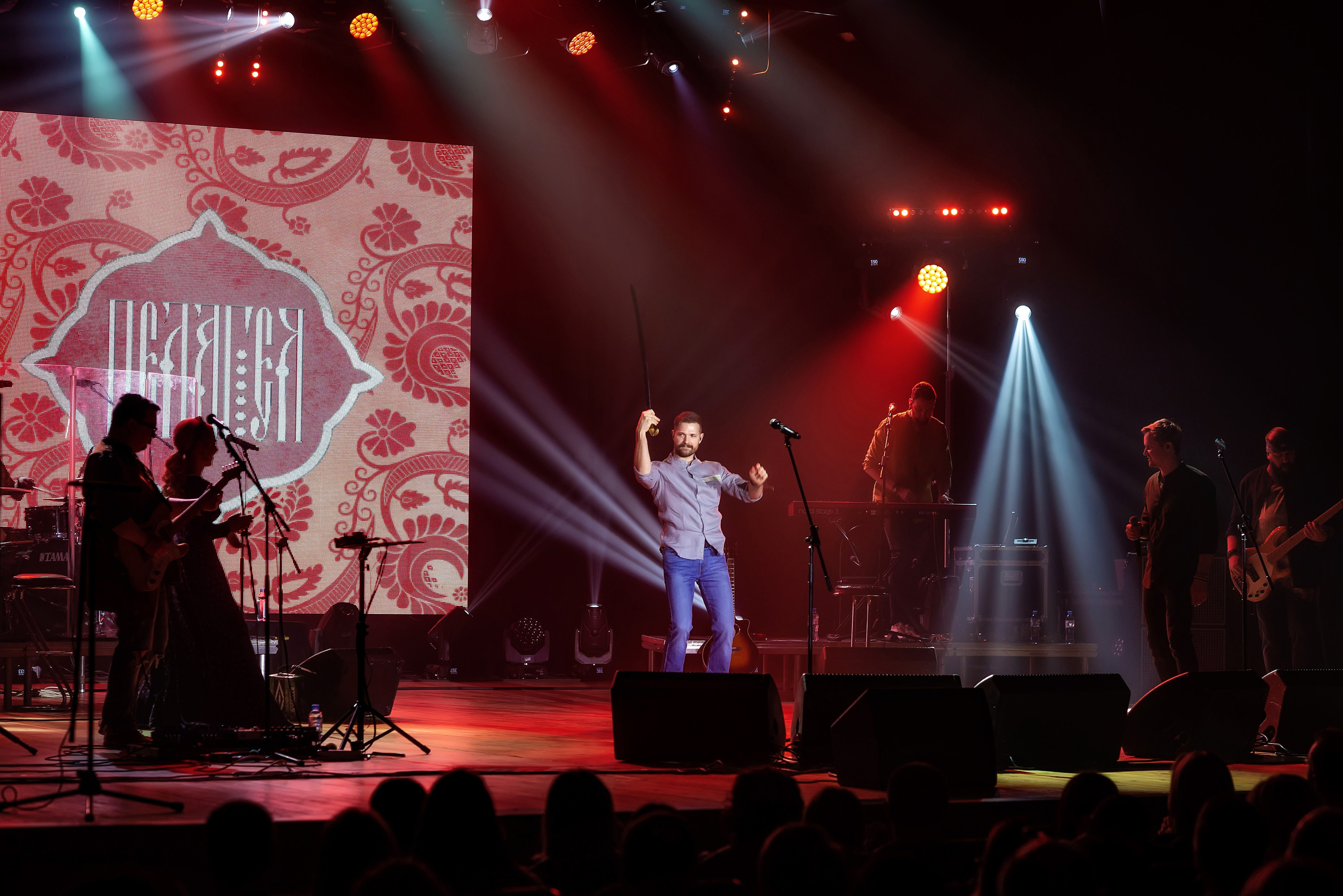 Концерт Пелагеи. Школьный, фэшн фотограф в Тюмени и в России Ирина Королева