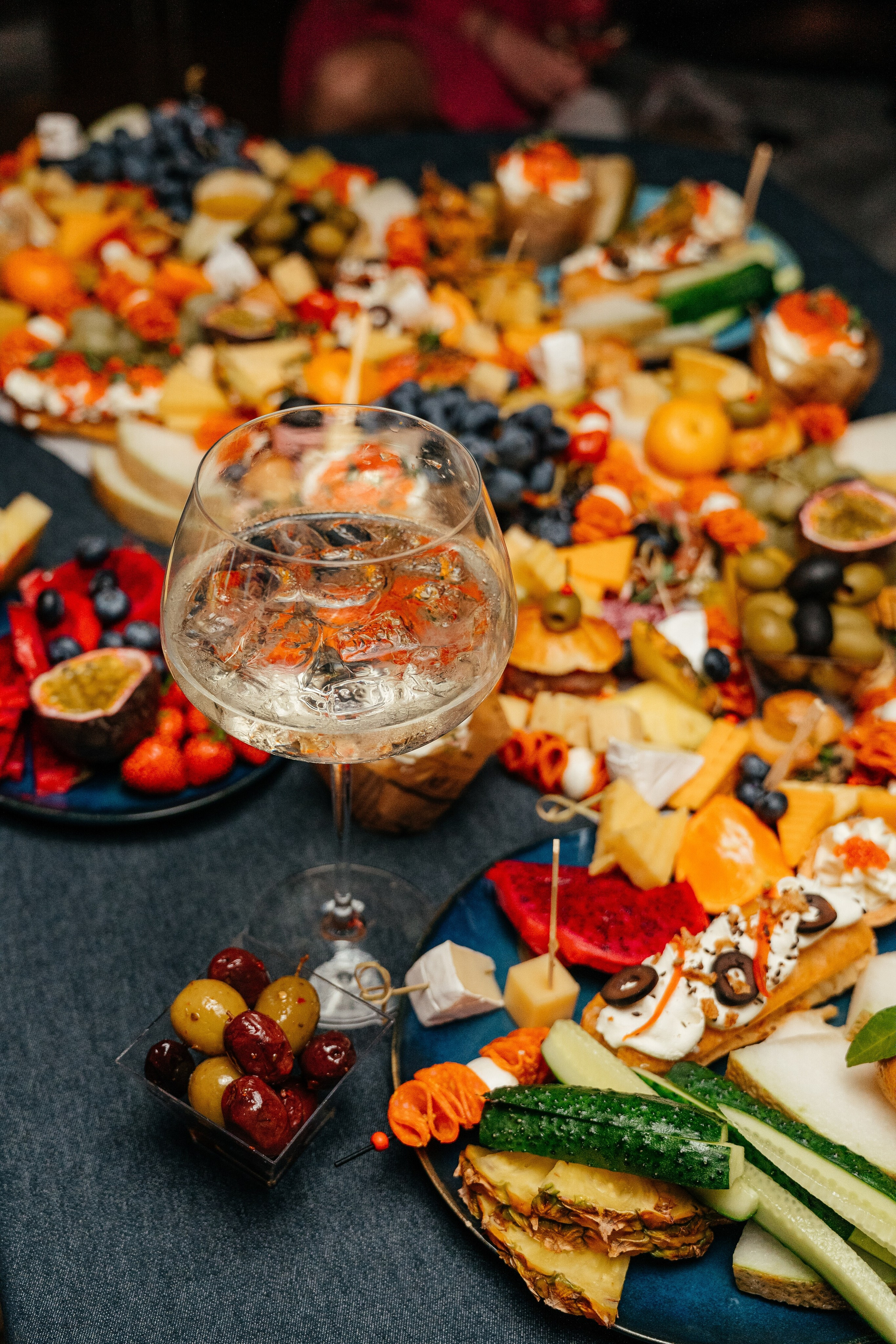 Столы. Выездной кейтеринг, съедобные букеты, торты и сладости на заказ