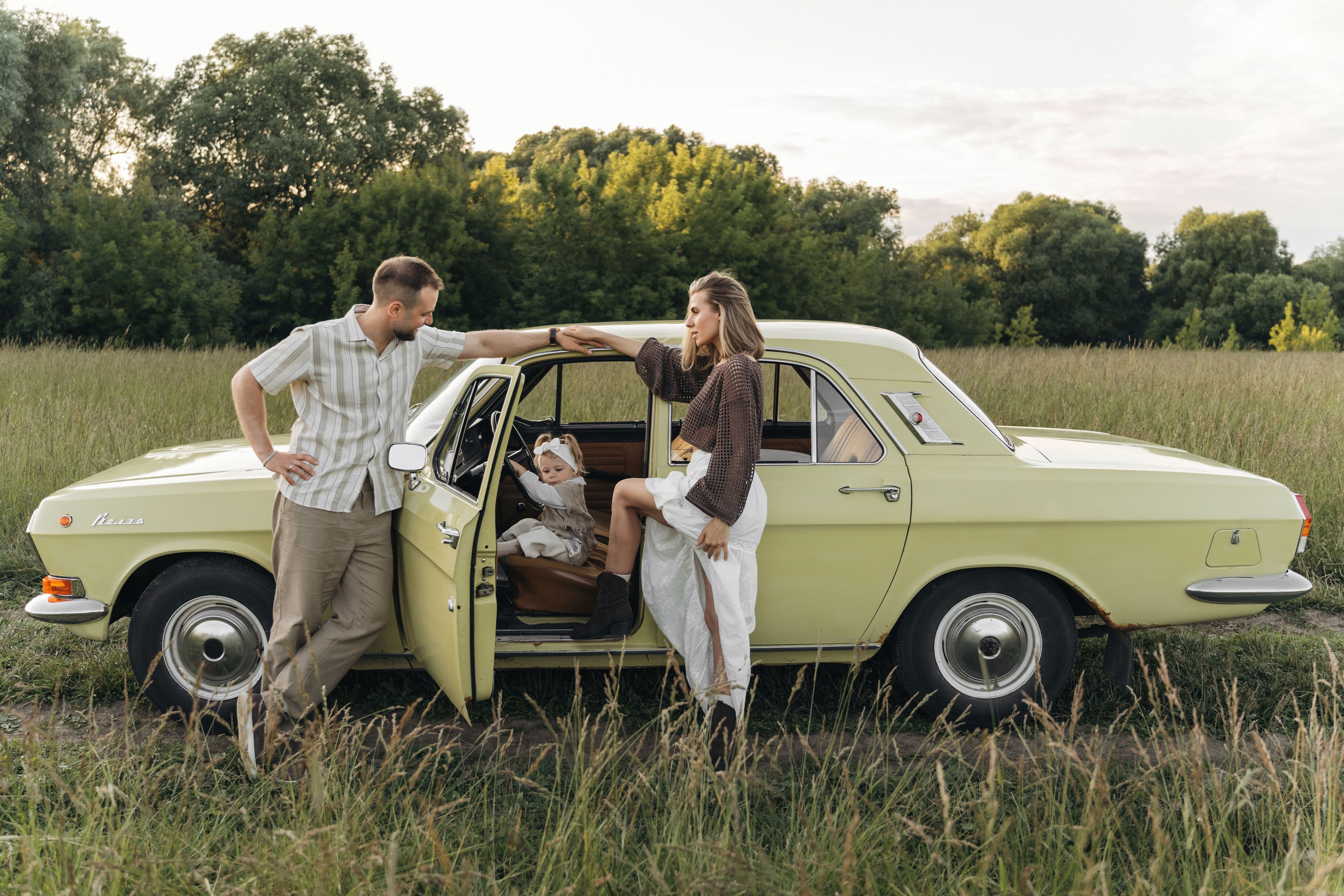На машине загород. Ваш фотограф Вика Артемова