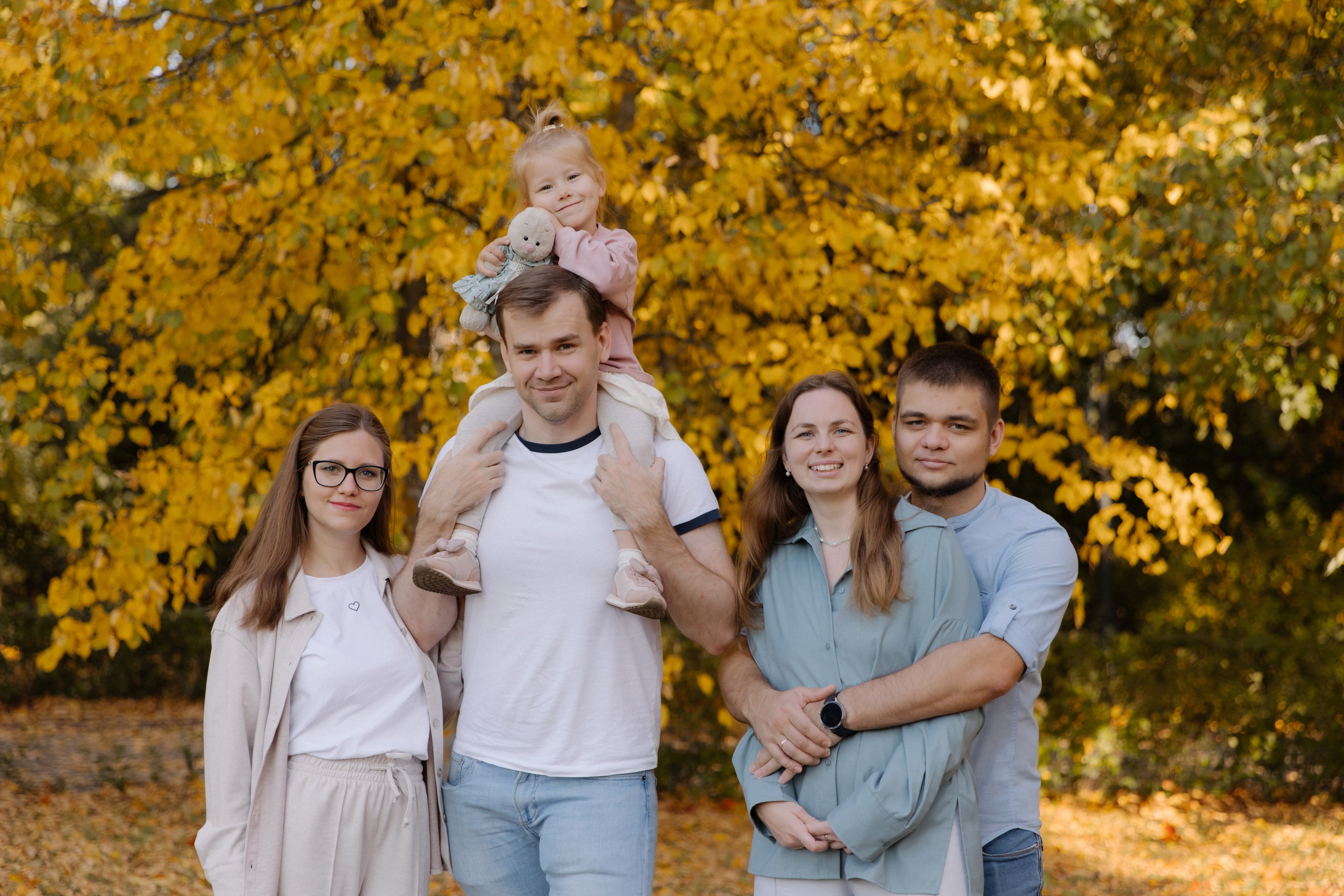 Прогулка Василисы с родителями, дядей и тетей. Семейный и свадебный фотограф в Москве и Зеленограде Пилипенко Юлия