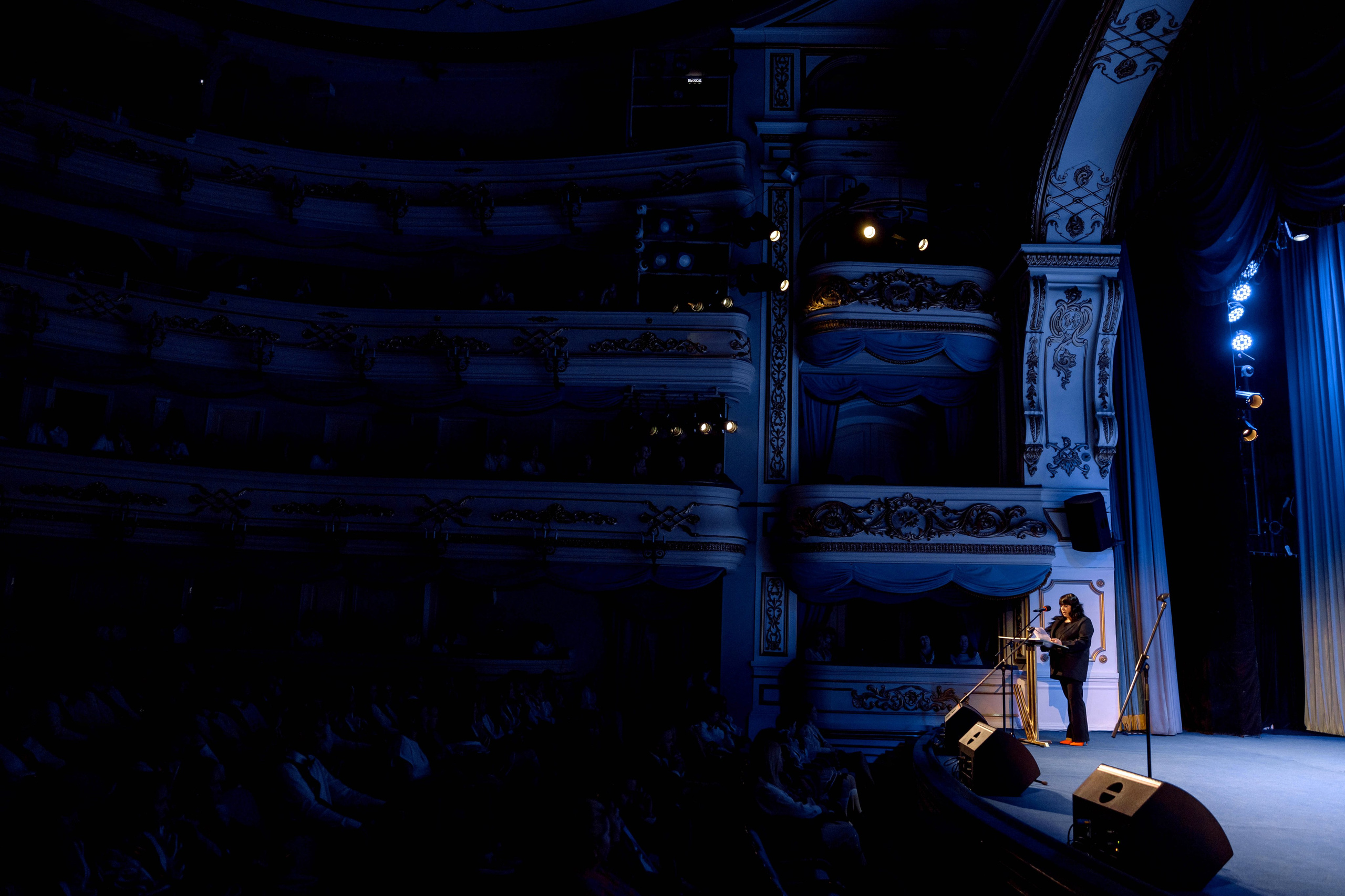 Гимназия 25 — последний звонок (Драм Театр). Свадебный фотограф Иркутск, репортажный фотограф Иркутск