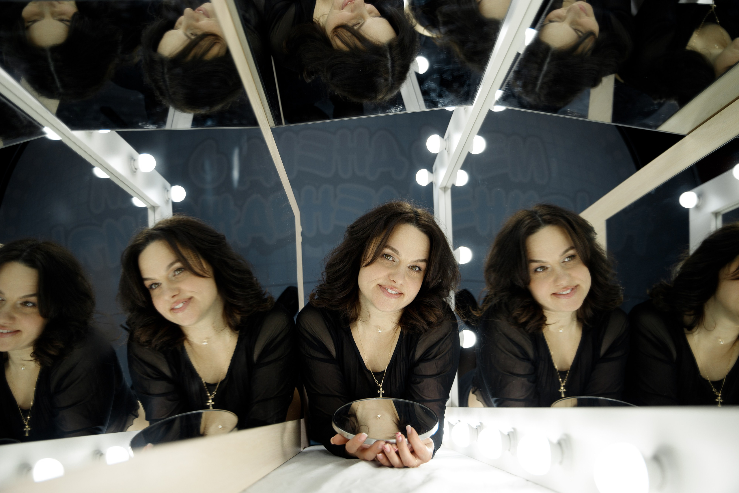 Татьяна с зеркалами