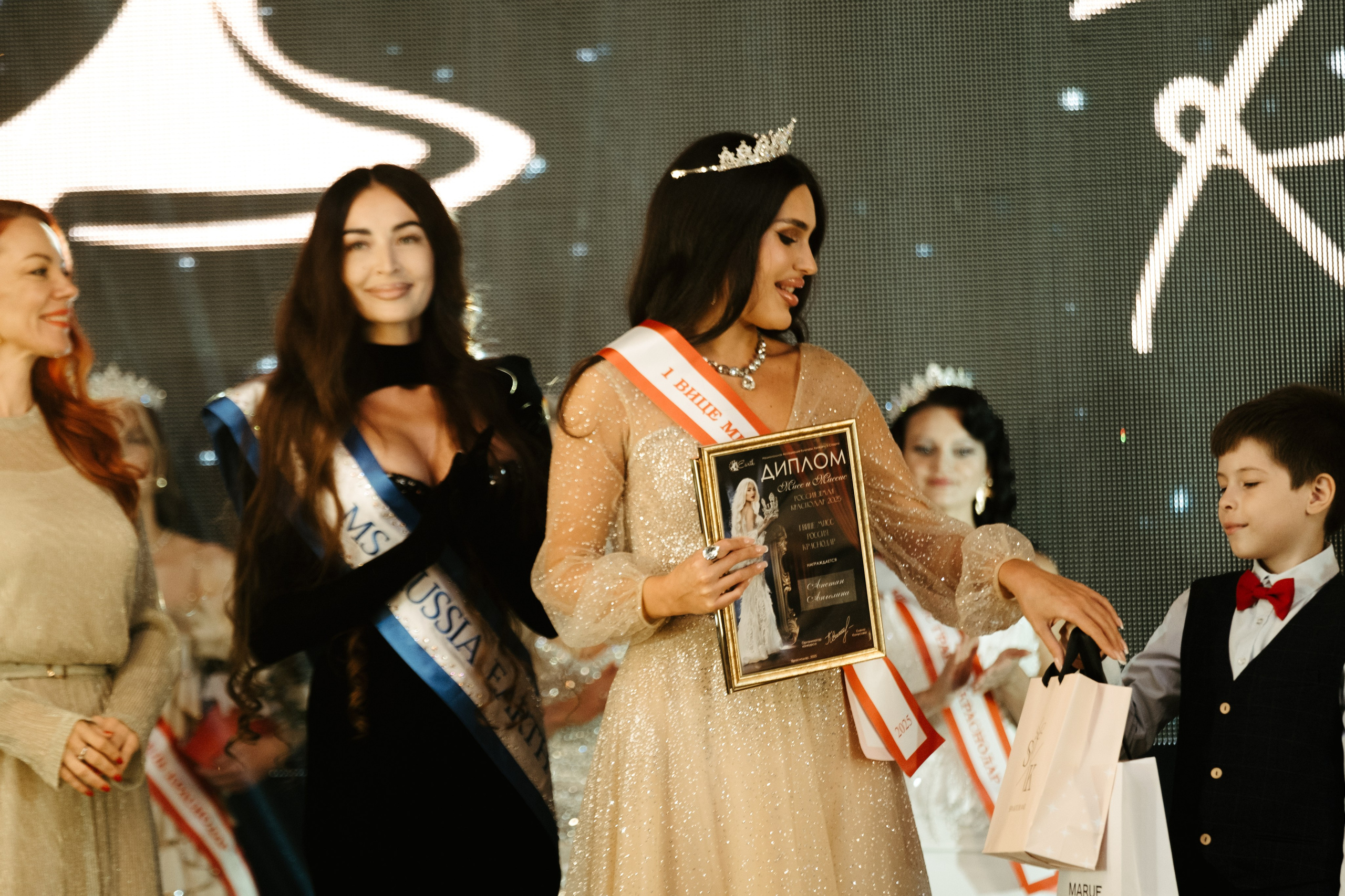 Мисс и Миссис Россия Земли Краснодар 2025 программа. Свадебный и репортажной фотограф Денис Ожигин в Краснодаре и Краснодарском крае